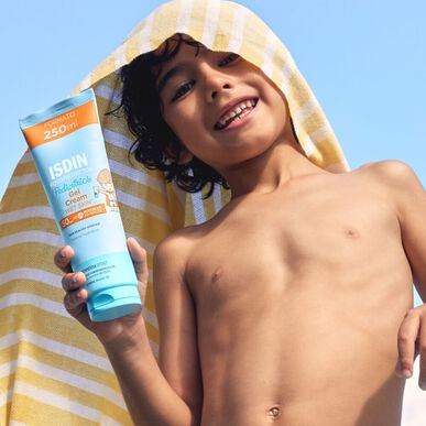 Isdin lasten aurinkovoidegeeli Pediatrics SPF50 250 ml 250 ml