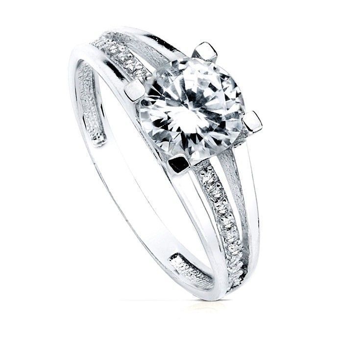 solitaire en or blanc 18 carats et zircon