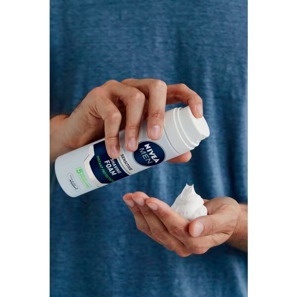 NIVEA Men Sensitive pena za britje<br>250 ml - Občutljiva koža