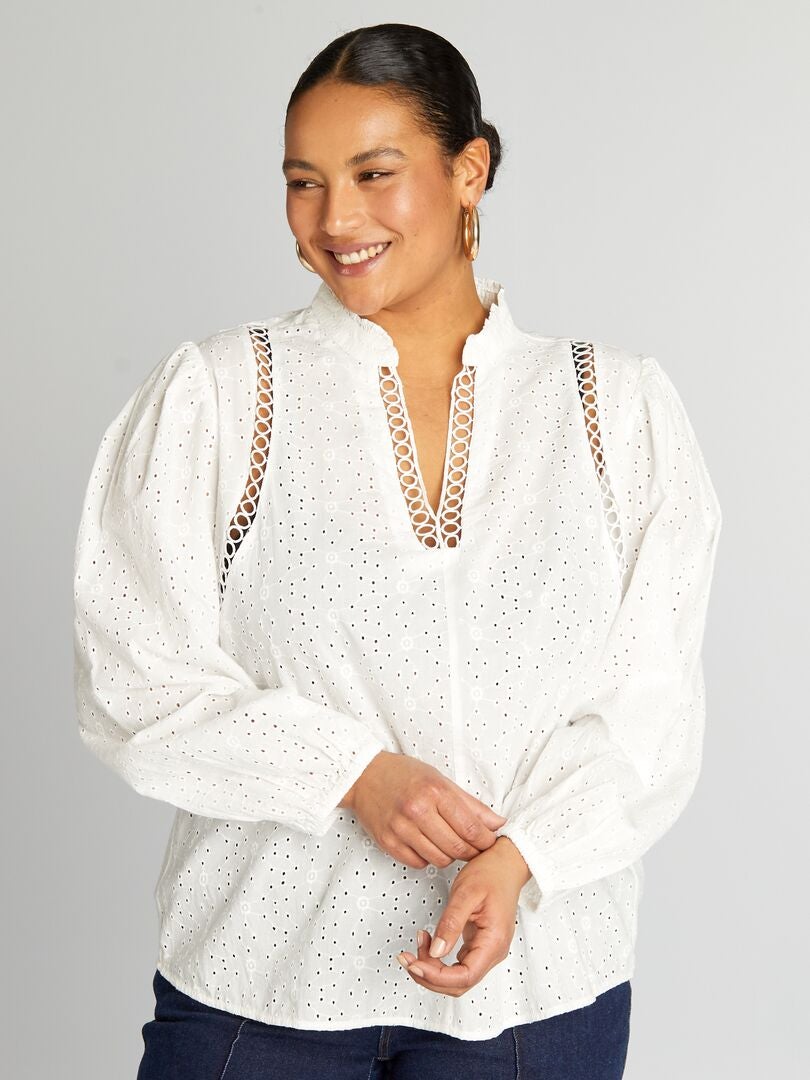 Blusa con bordado de puntada inglesa - BLANCA