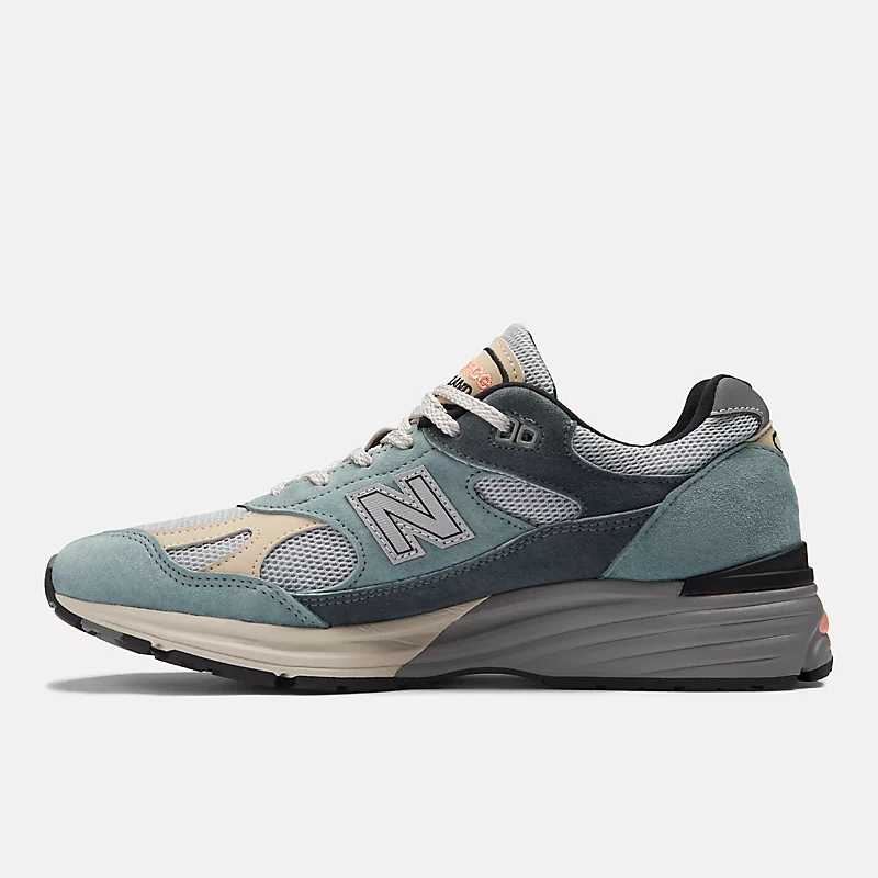 Unisex, gemaakt in het VK 991v2 - Zilverblauw met Turbulence en Quiet Grey