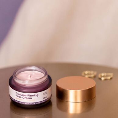 Freshly Cosmetics Genuine Firming Face Cream Natural Menopauss kosteuttava ja rauhoittava voide vaihdevuosien jälkeiselle iholle 50 ml