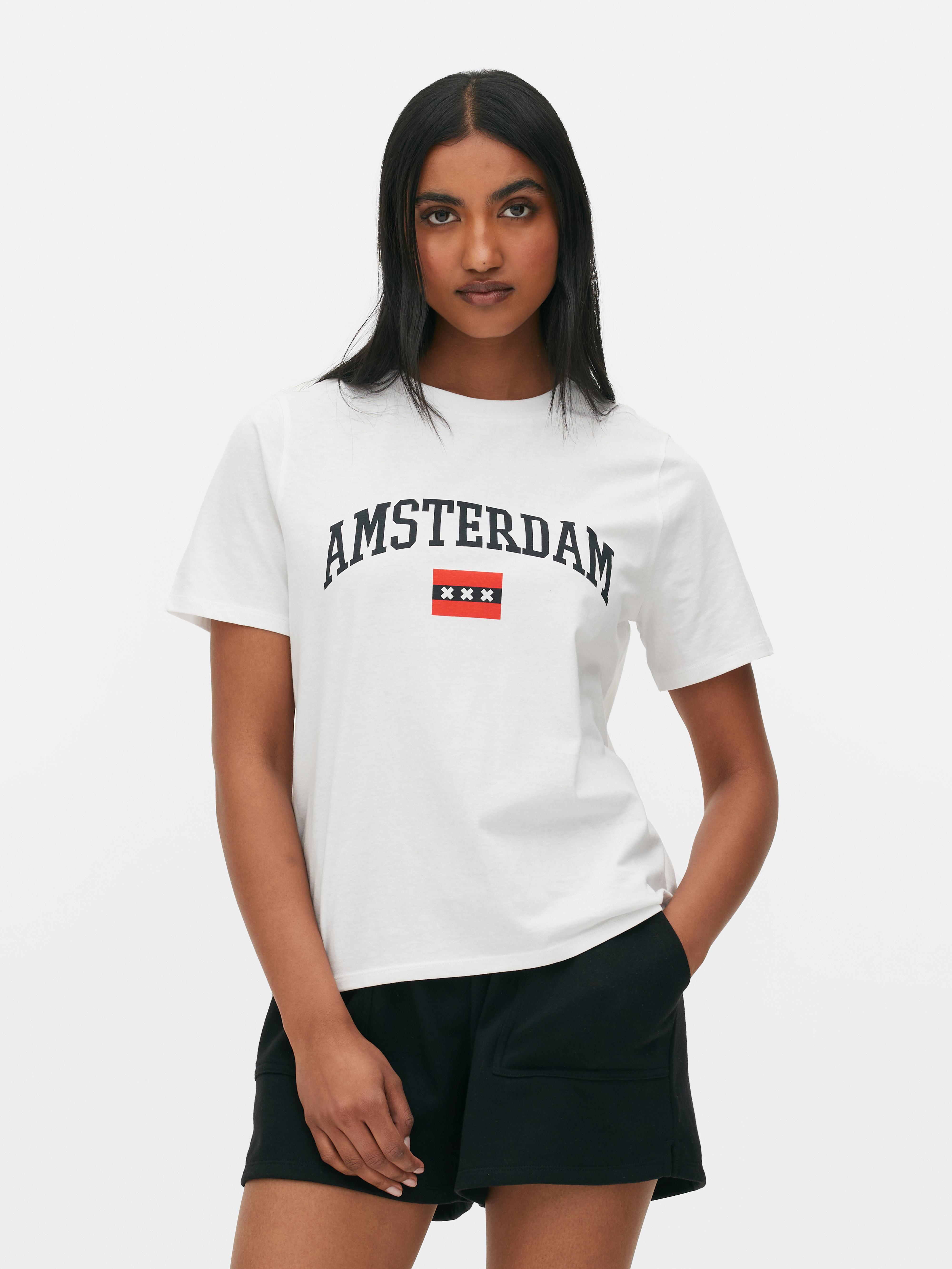 Tricou cu croială lejeră și imprimeu. Iată tricoul tău esențial de zi cu zi, cu un stil grafic.