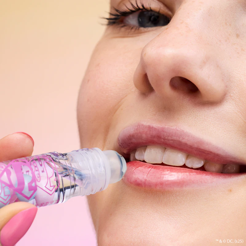 óleo labial roll-on Essence Superman