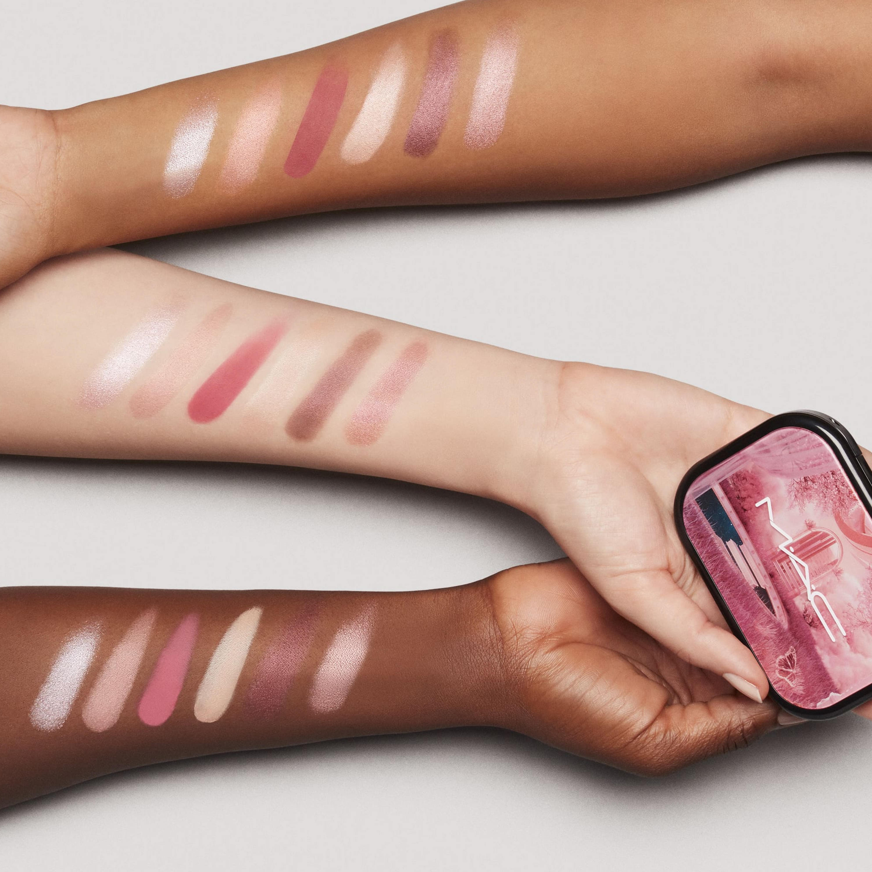 Paleta očných tieňov Connect In Colour Rose Lens Luxusné očné tiene