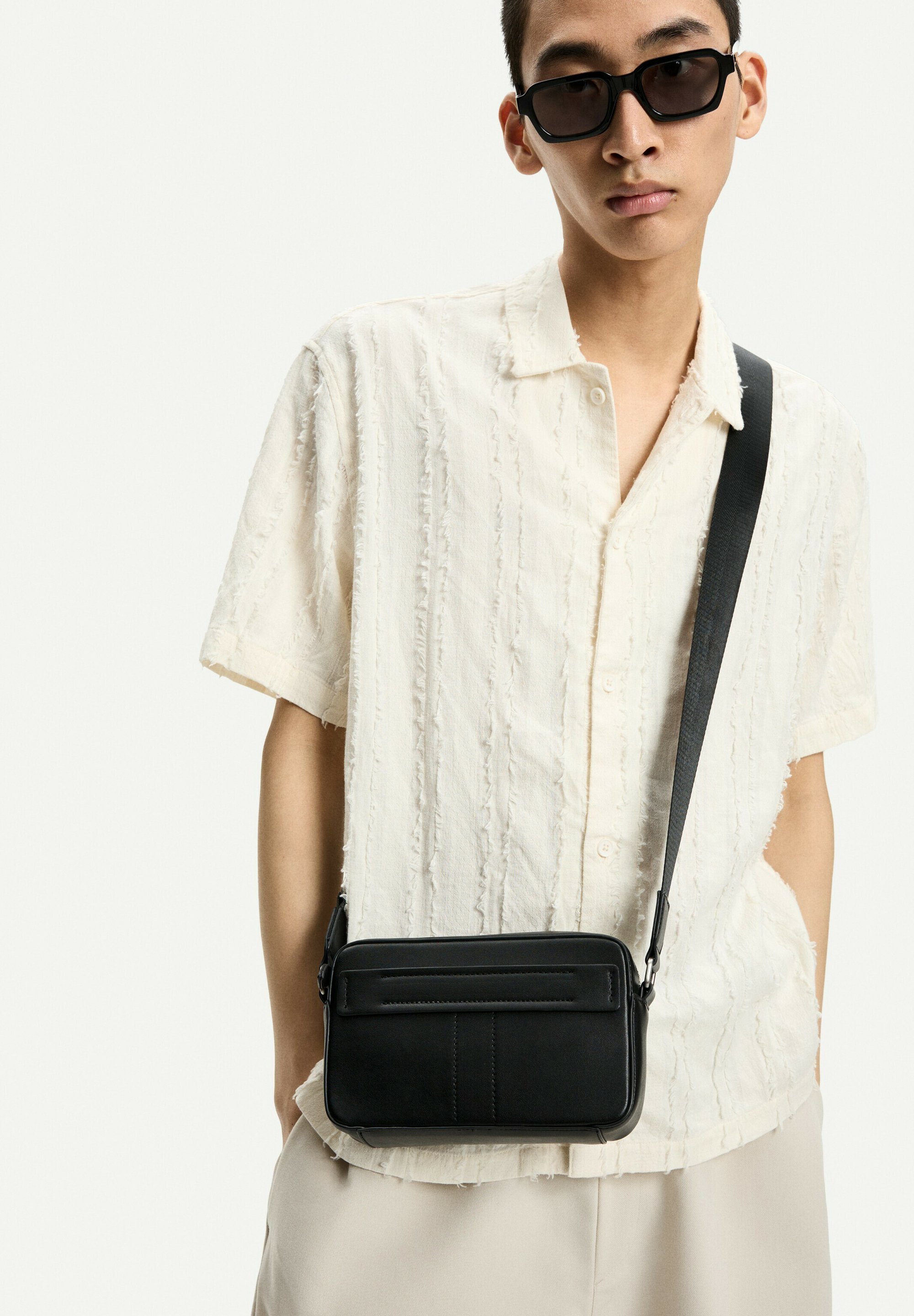 Bolsa transversal Bershka - preta