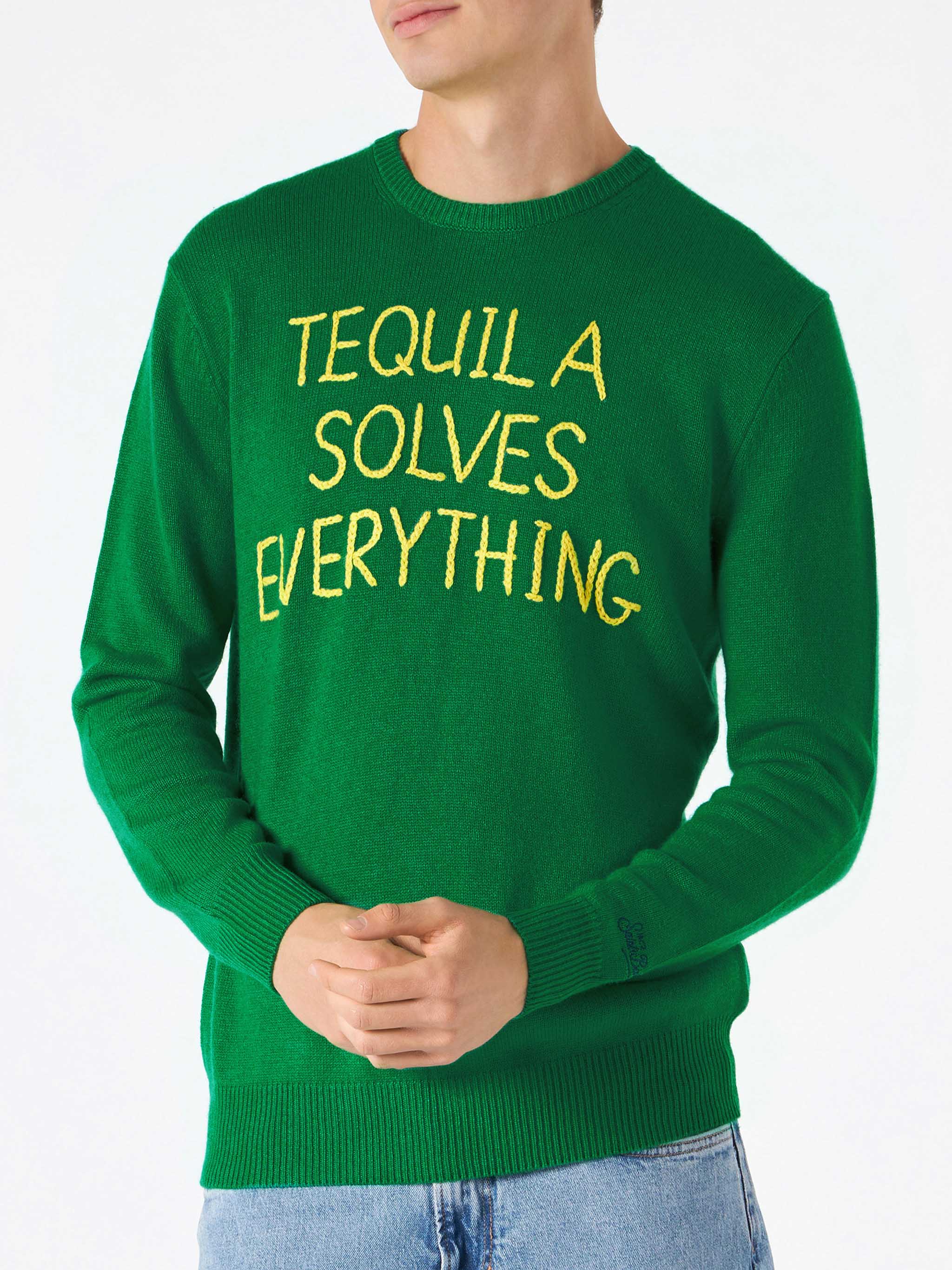 Maglione da uomo verde con ricamo Tequila solves everything