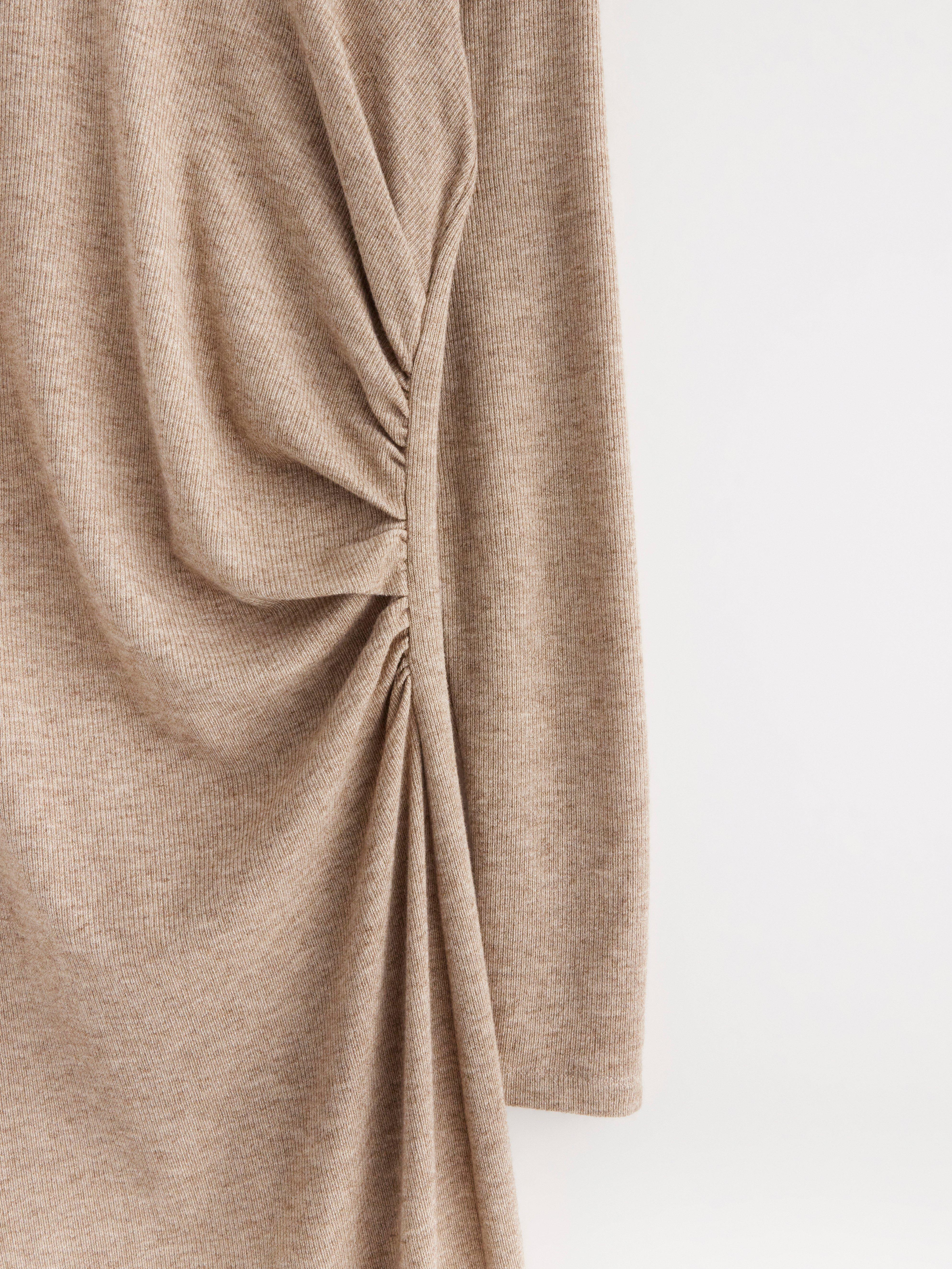 Vestido midi canelado bege mesclado