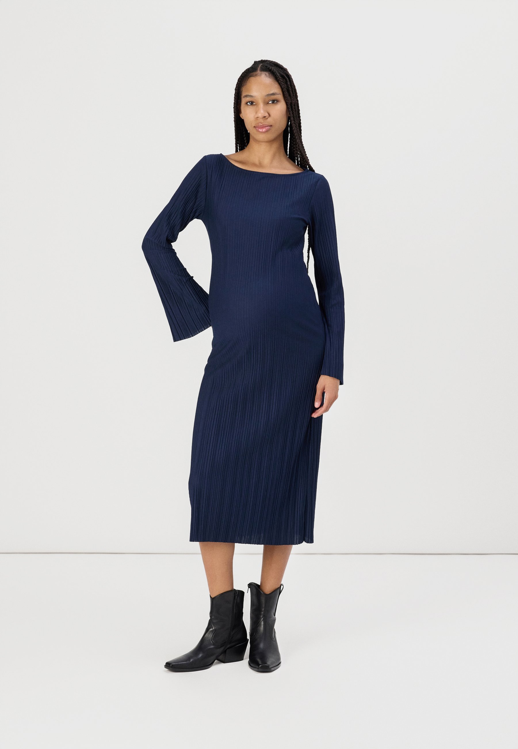 Vestido midi MAMALICIOUS MLCALVIA - Vestido jardineira - blazer azul-marinho