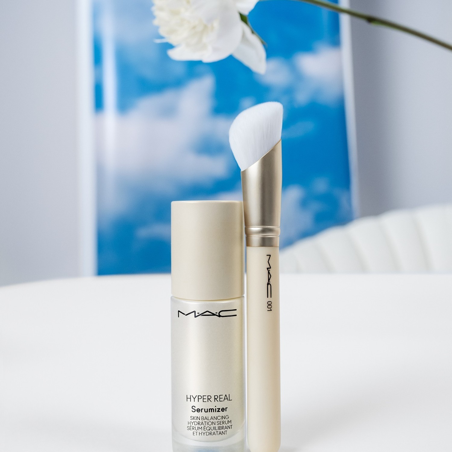 MAC Hyper Real četkica za masku za njegu kože, serum + hidratantna krema - 1 komad