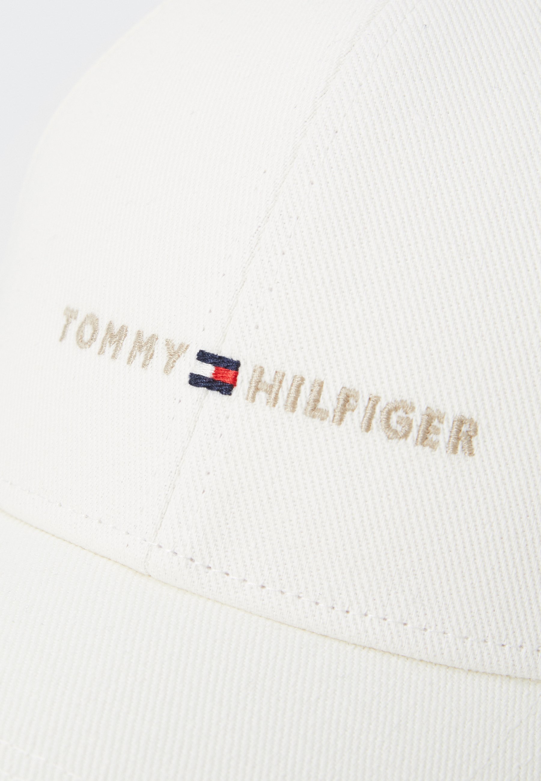 Boné Tommy Hilfiger FOUNDATION 6 PANEL - seda marfim