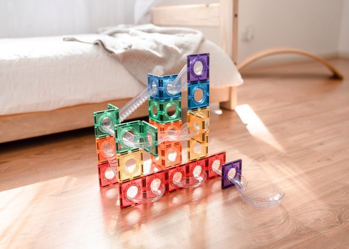 CONNETIX Construction Carreaux Magnetiques Arc-en-Ciel Course de Balle Paquet, 92 Pièces