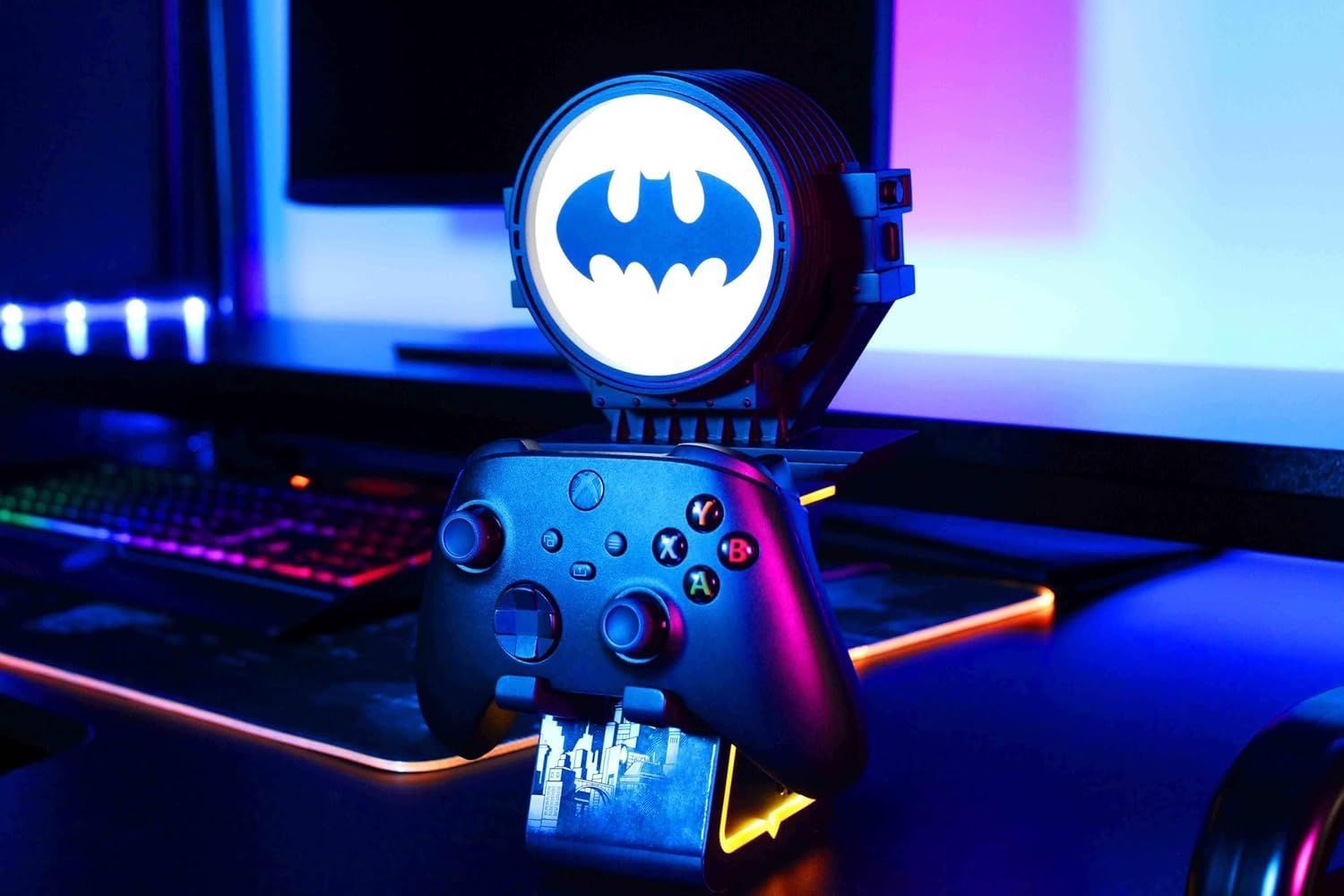 DC Comics Ikon Light Batman Figurine - EXQUISITE GAMING - Cable Guys - Headphone, smartphone, or small accessory holder - 25 cm
