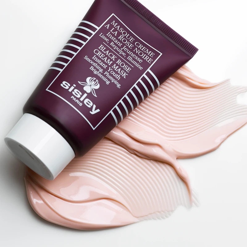 Sisley Black Rose kreminė kaukė – intensyviai drėkinanti kreminė kaukė, mažinanti senėjimo požymius.