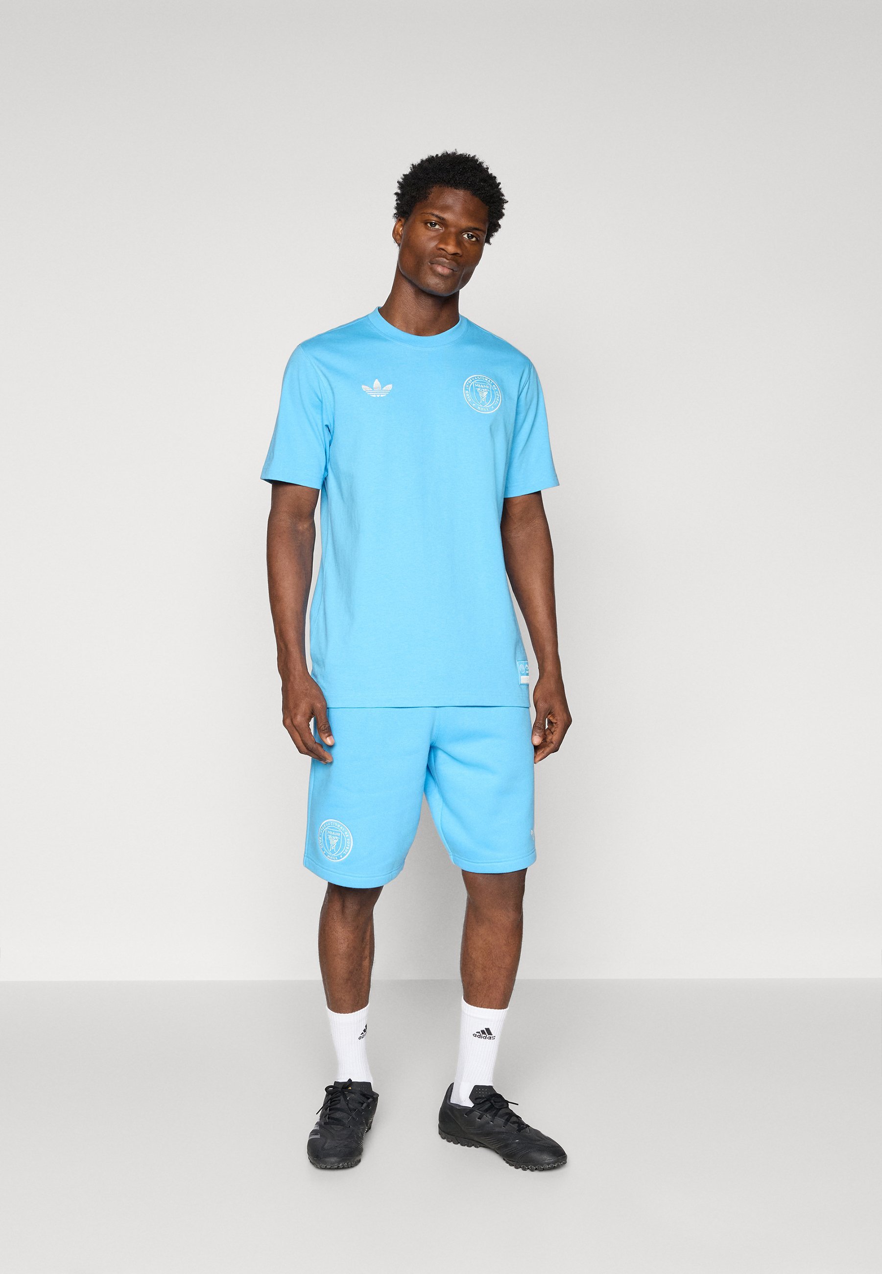 T-shirt adidas Originals INTER MIAMI CF ORIGINALS VARSITY TRAVEL - Tenue de club - Bleu semi-brillant/blanc