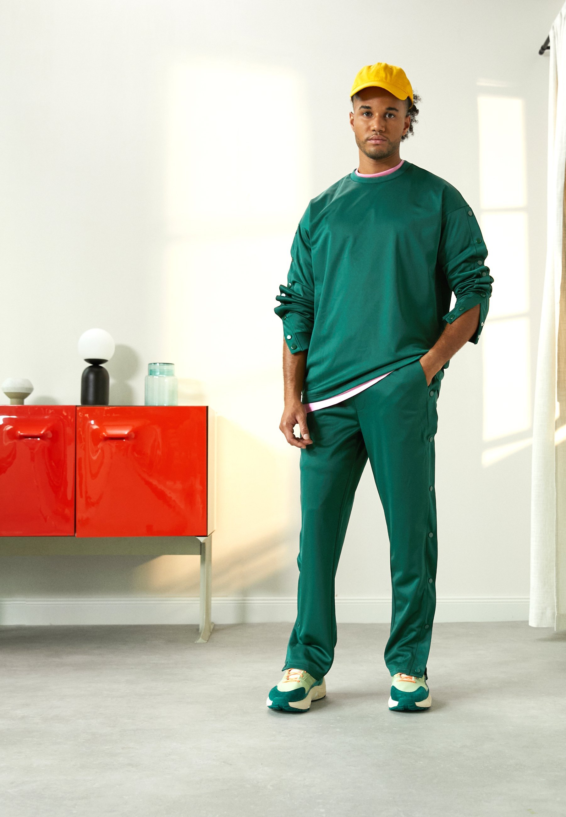 Calça de treino YOURTURN ADAPT RETRO JOGGER - Verde escuro