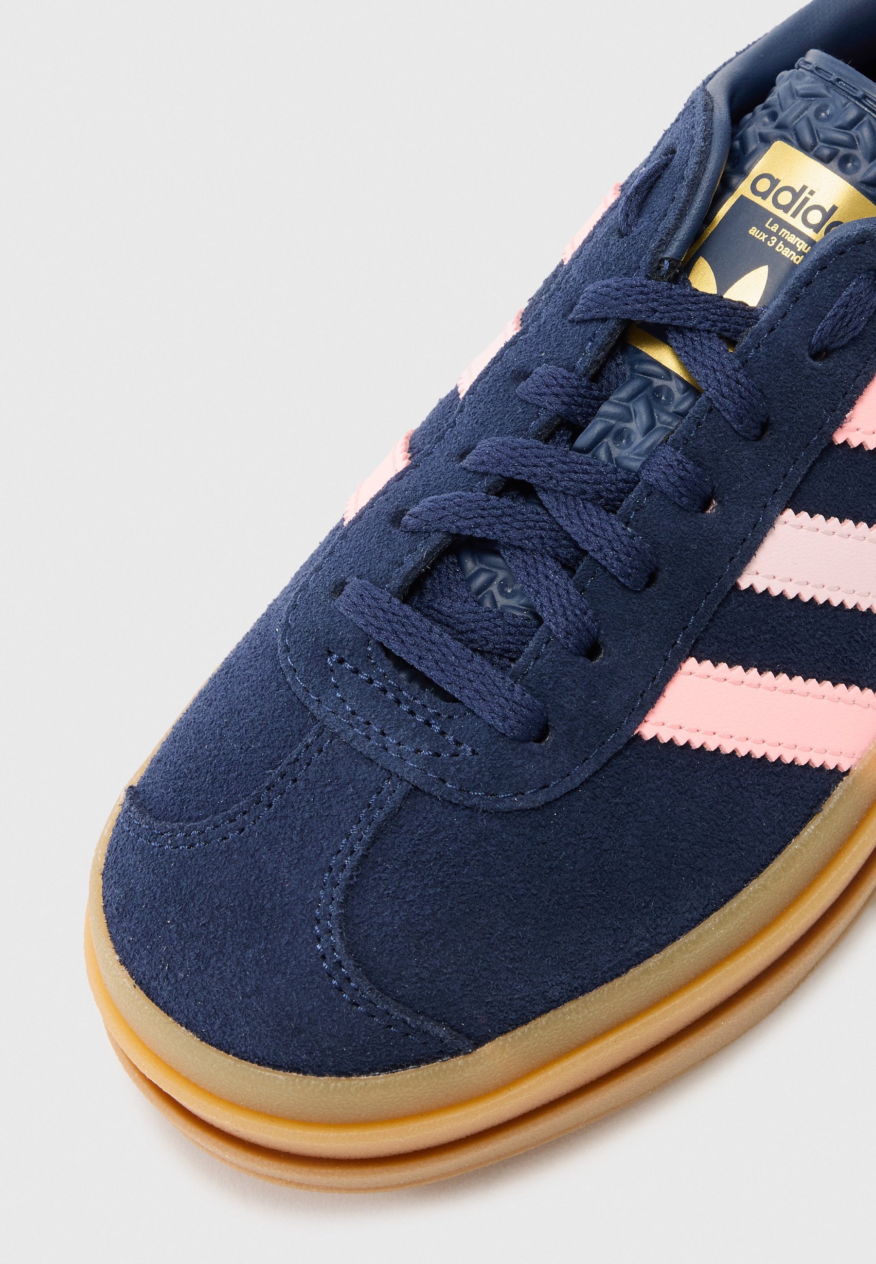 adidas Originals GAZELLE BOLD UNISEX - Joggesko - night indigo/glow pink/gull-coloured metallic
