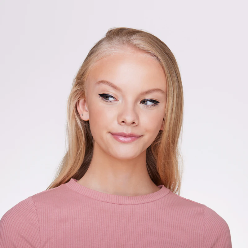 Očná linka essence 24Ever Ink Liner s nápisom