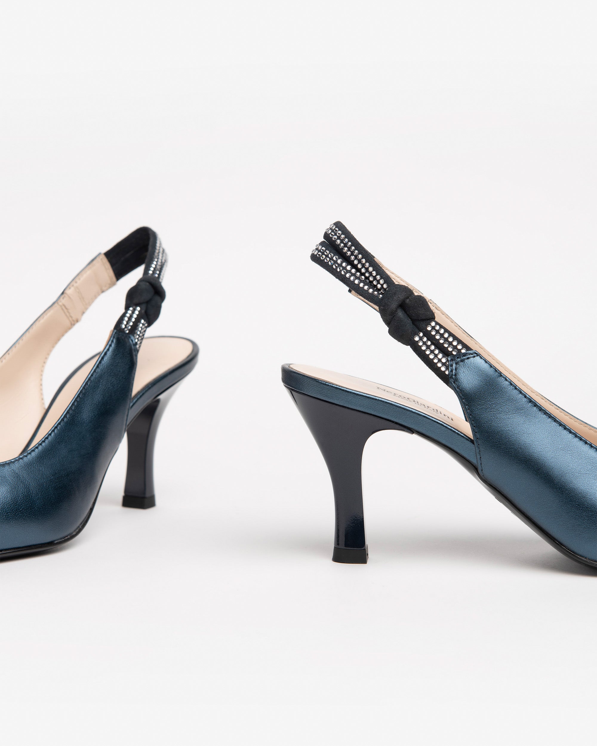 Damen-Pumps aus Leder