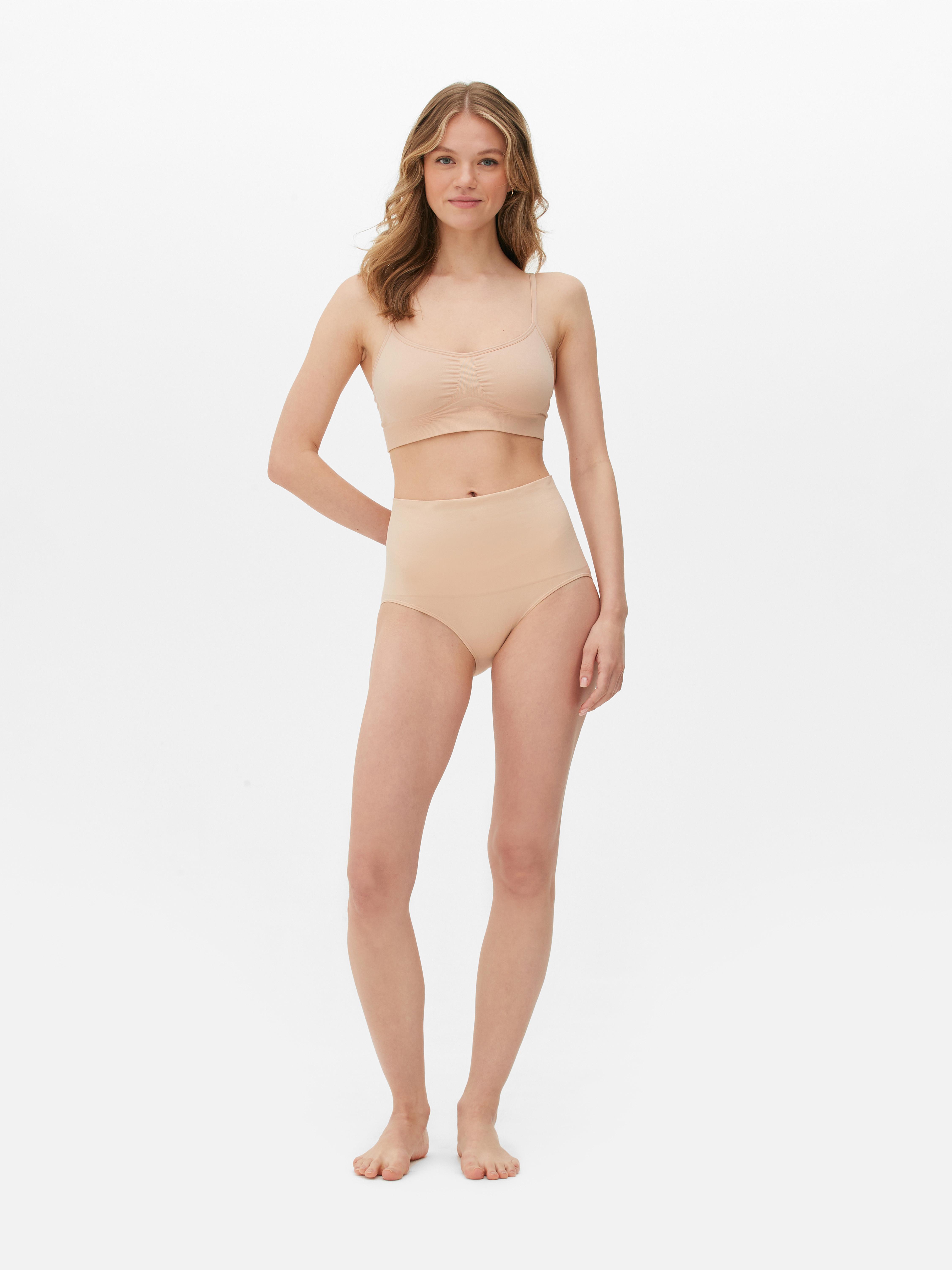 Tanga modelatoare cu talie înaltă, fără cusături Un tanga modelator cu talie înaltă pentru o siluetă elegantă