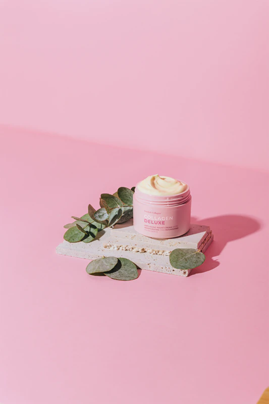 Swedish Collagen Deluxe Night Cream is een verjongende nachtcrème.