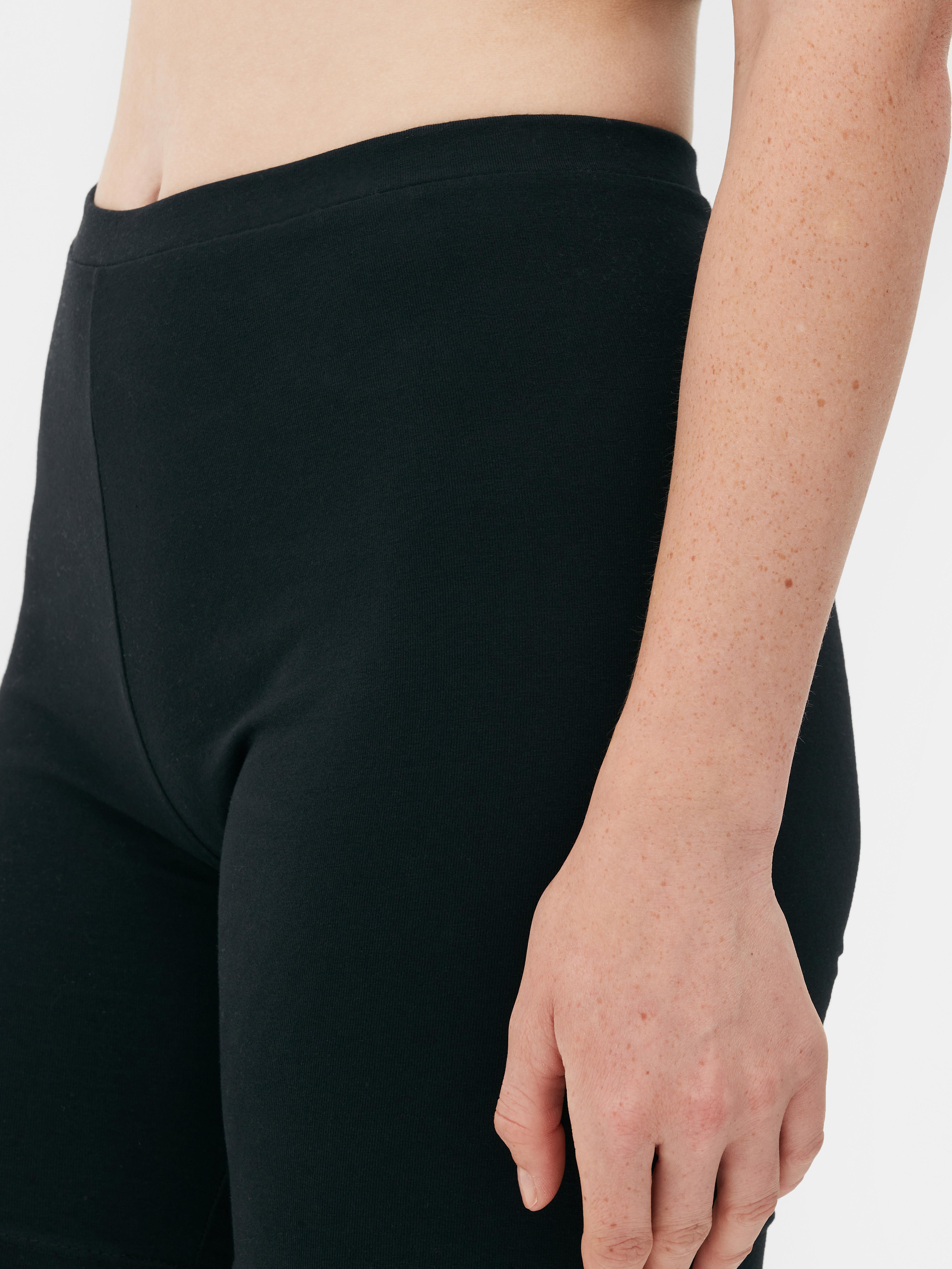 Pantaloni scurți de ciclism Urmează tendința preferată a anilor '80 cu acești pantaloni scurți de ciclism confecționați dintr-un amestec confortabil de bumbac.