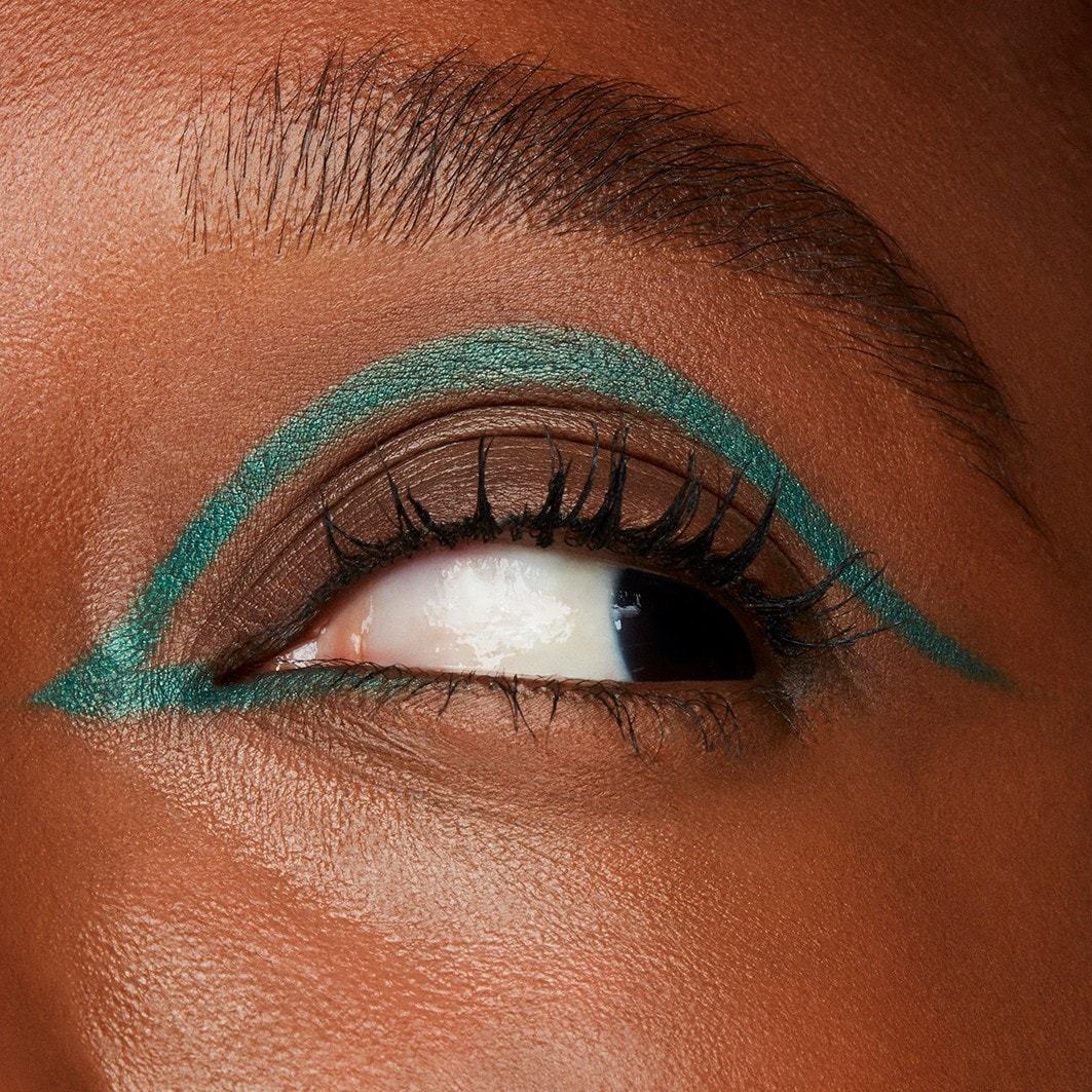 MAC akių pieštuko spalvos „Excess Gen“ akių kontūro pieštukas – 0,35 g