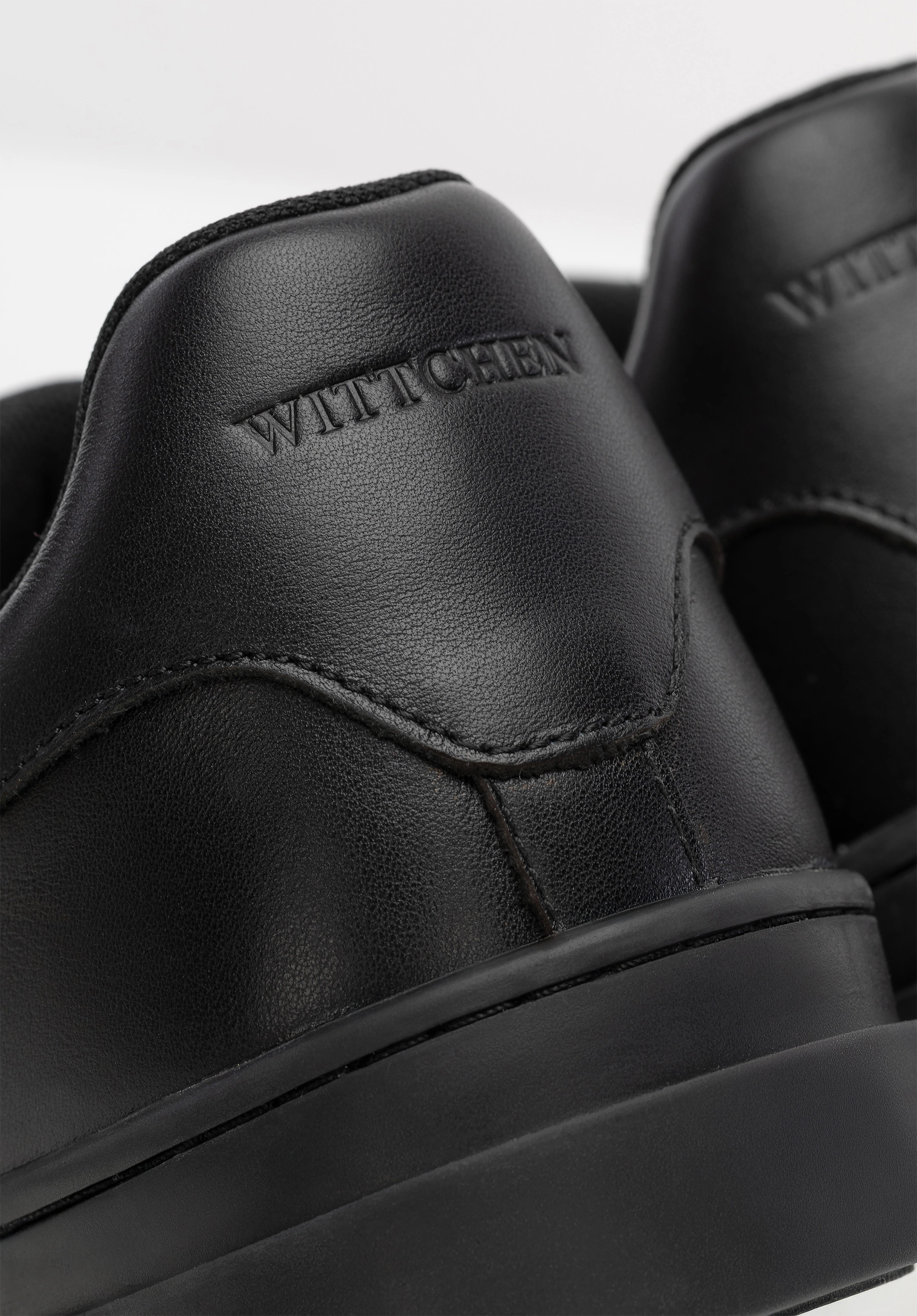 Męskie sneakersy ze skóry naturalnej wsuwane czarne