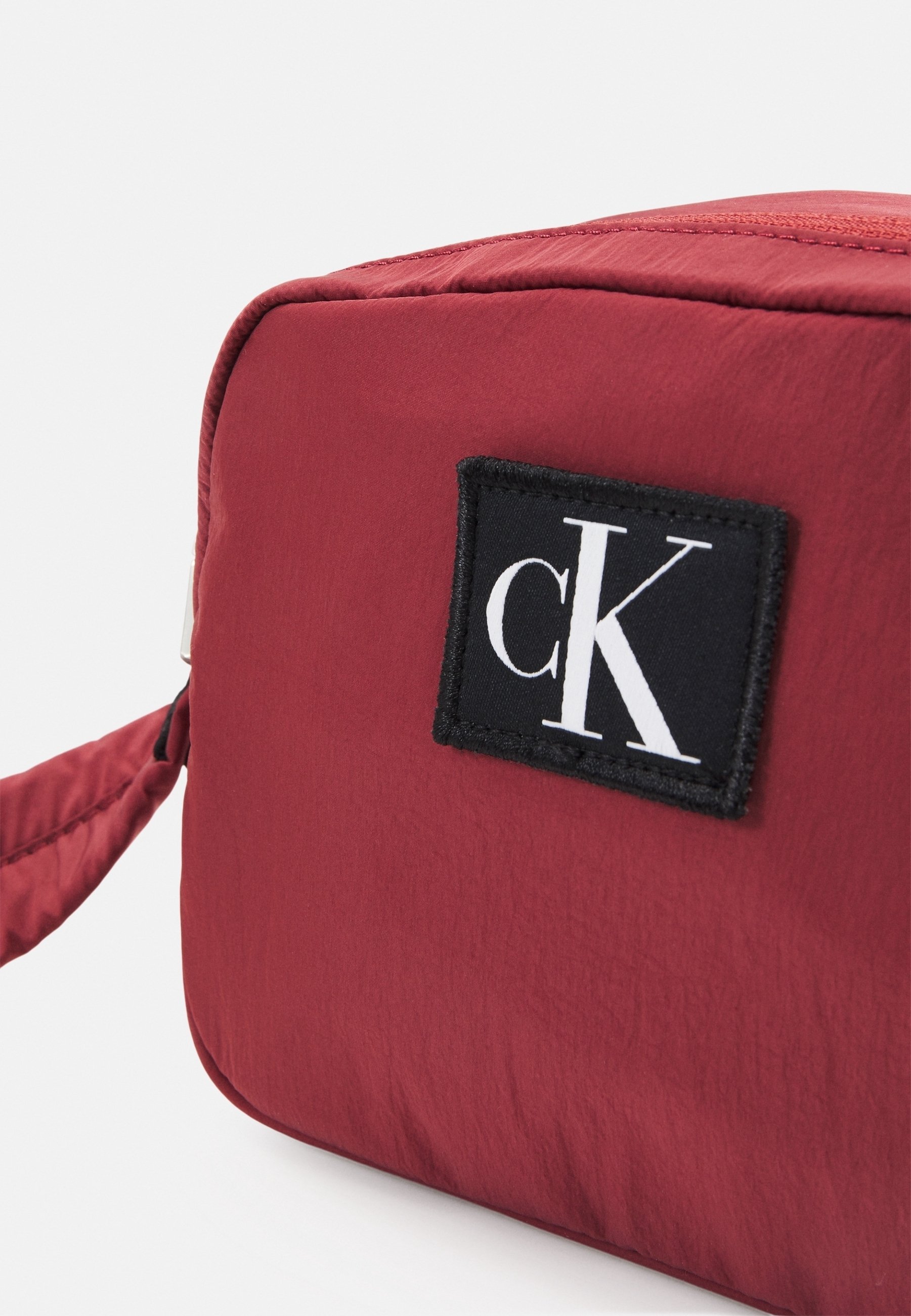 Calvin Klein Jeans Umhängetasche – Cognac