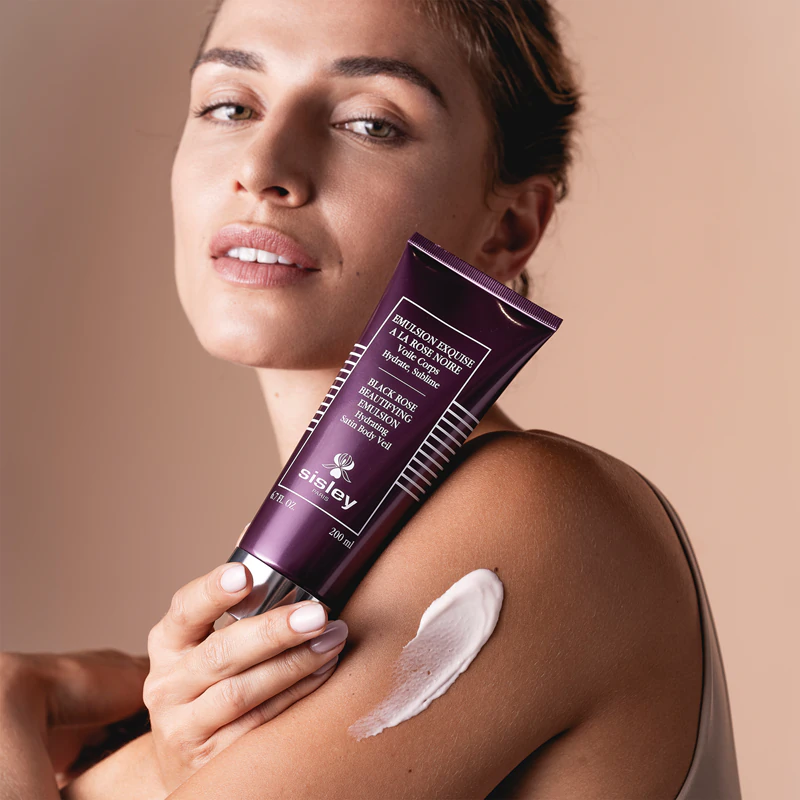 Emulsão hidratante corporal Sisley Black Rose Beautifying Emulsion
