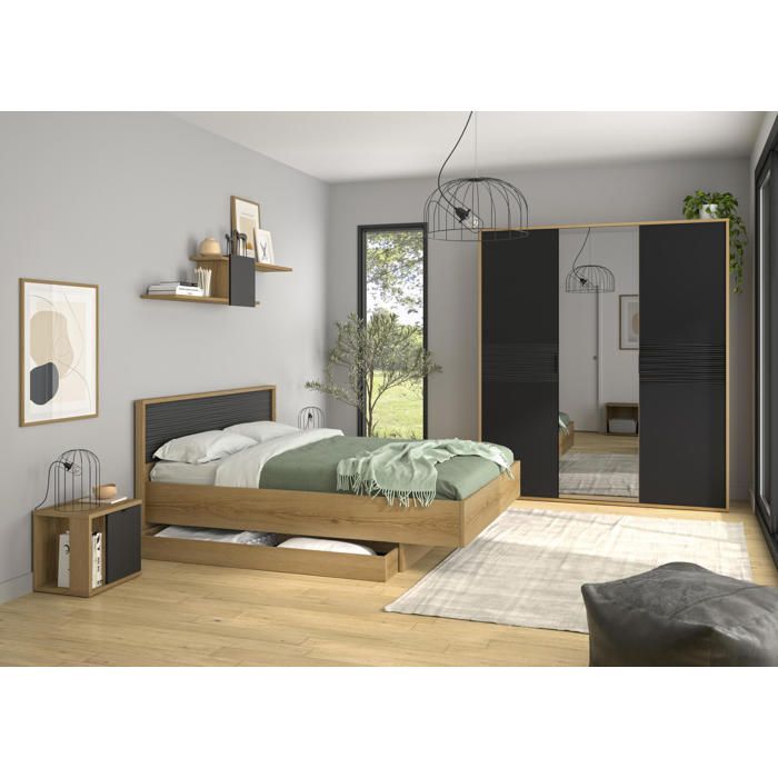 Matzwart nachtkastje met één deur en een plank met houtlook.