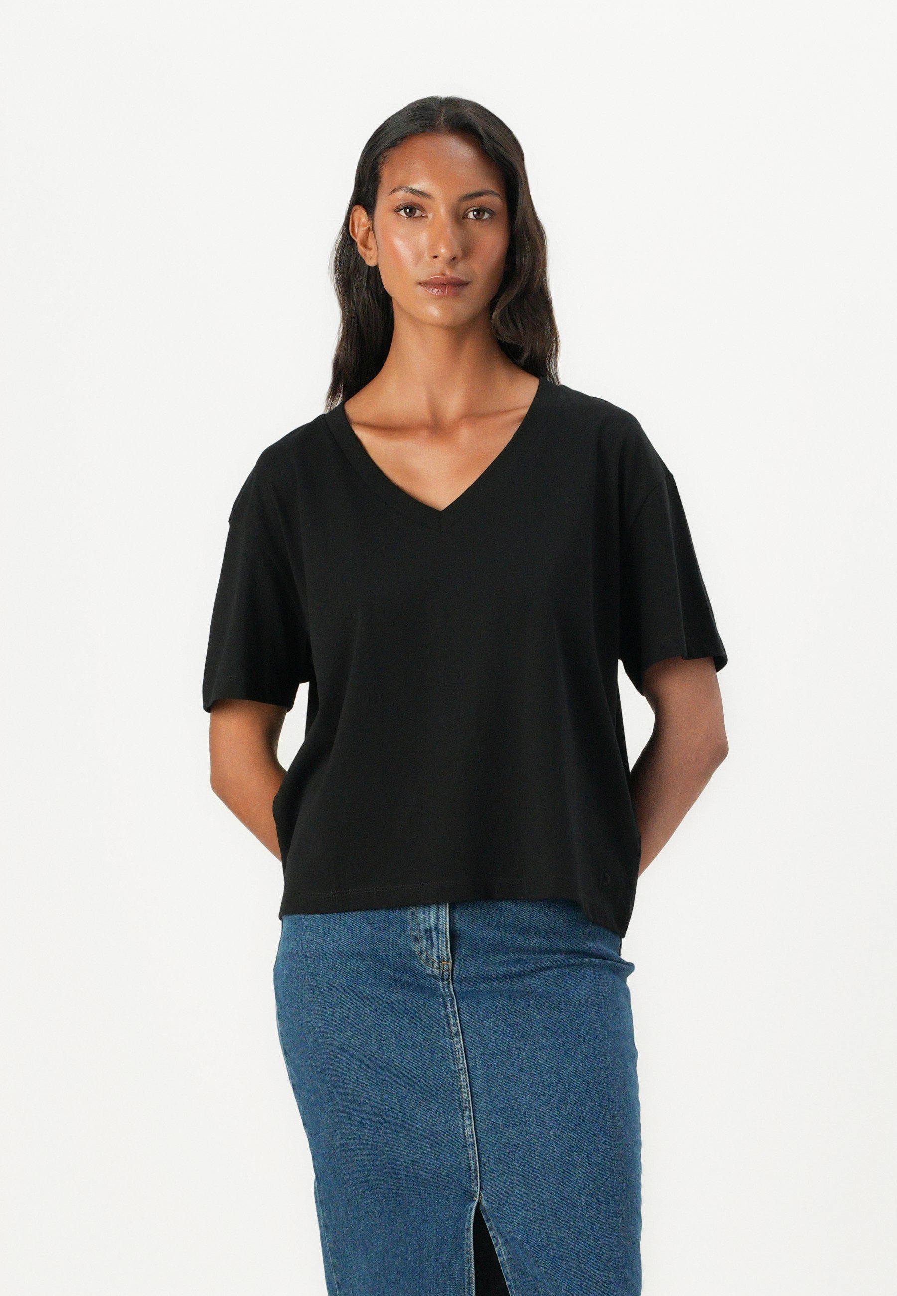 TOM TAILOR DENIM BOXY V NECK - Koszulka basic - głęboka czerń