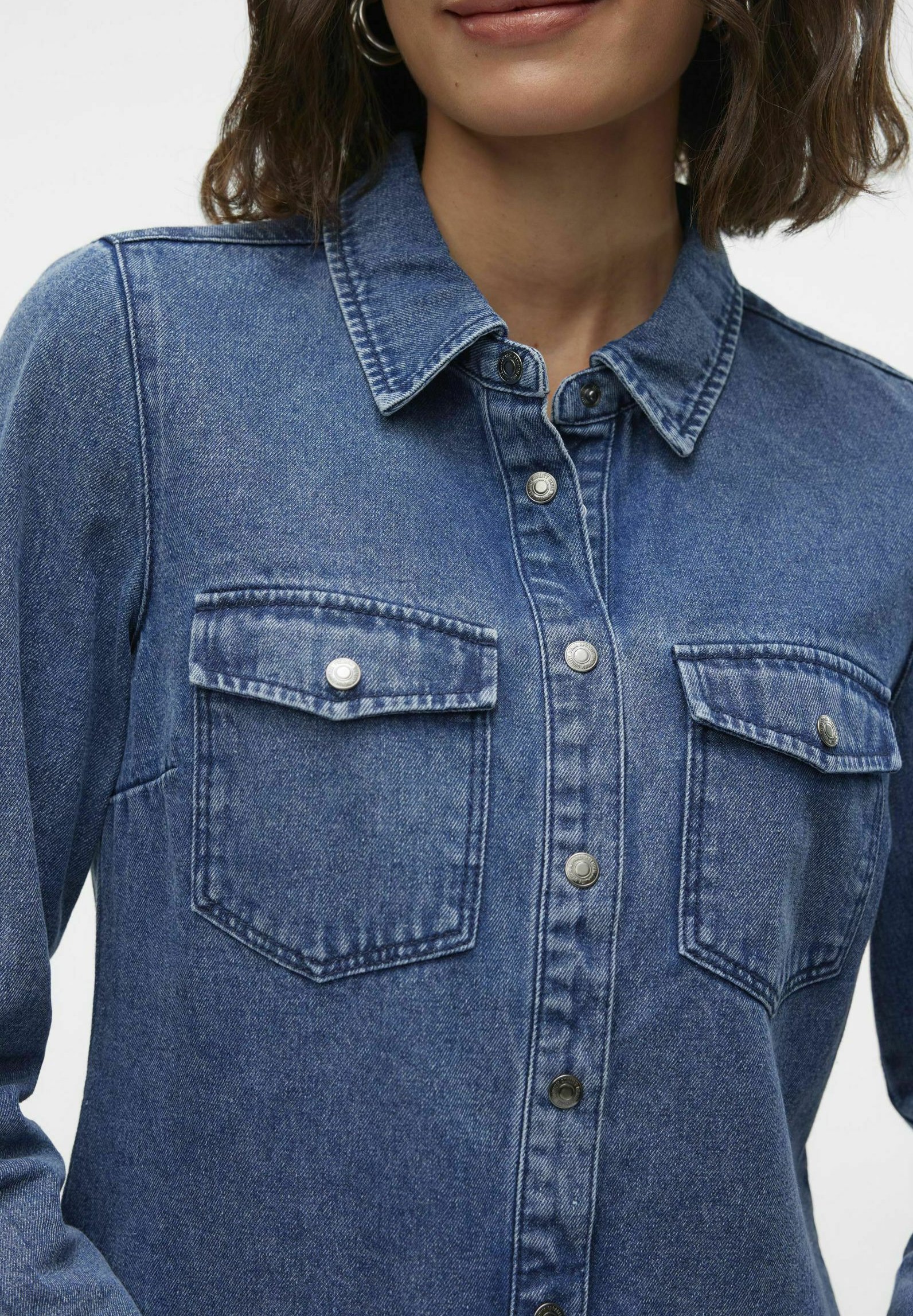 Vero Moda JENNIE - Blouse met knoopsluiting - middenblauwe denim