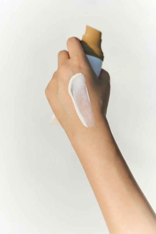 SKIN1004 Madagaskar Centella Air-Fit Suncream Ľahký minerálny ochranný fluid na tvár SPF 30