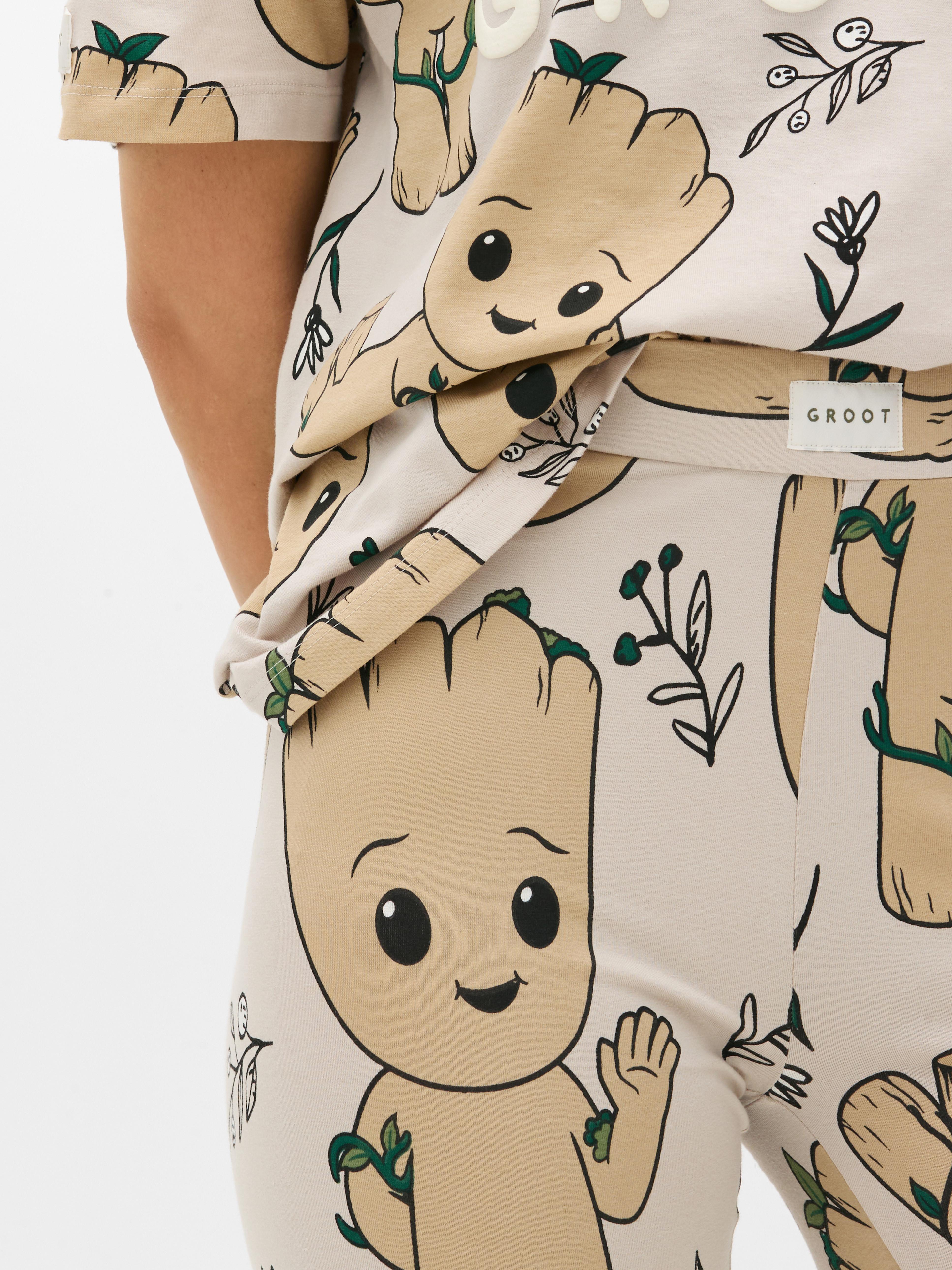 Pantaloni de pijama MARVEL Gardienii Galaxiei Groot Acești pantaloni de pijama din jerseu Groot cu talie elastică sunt o achiziție înfloritoare