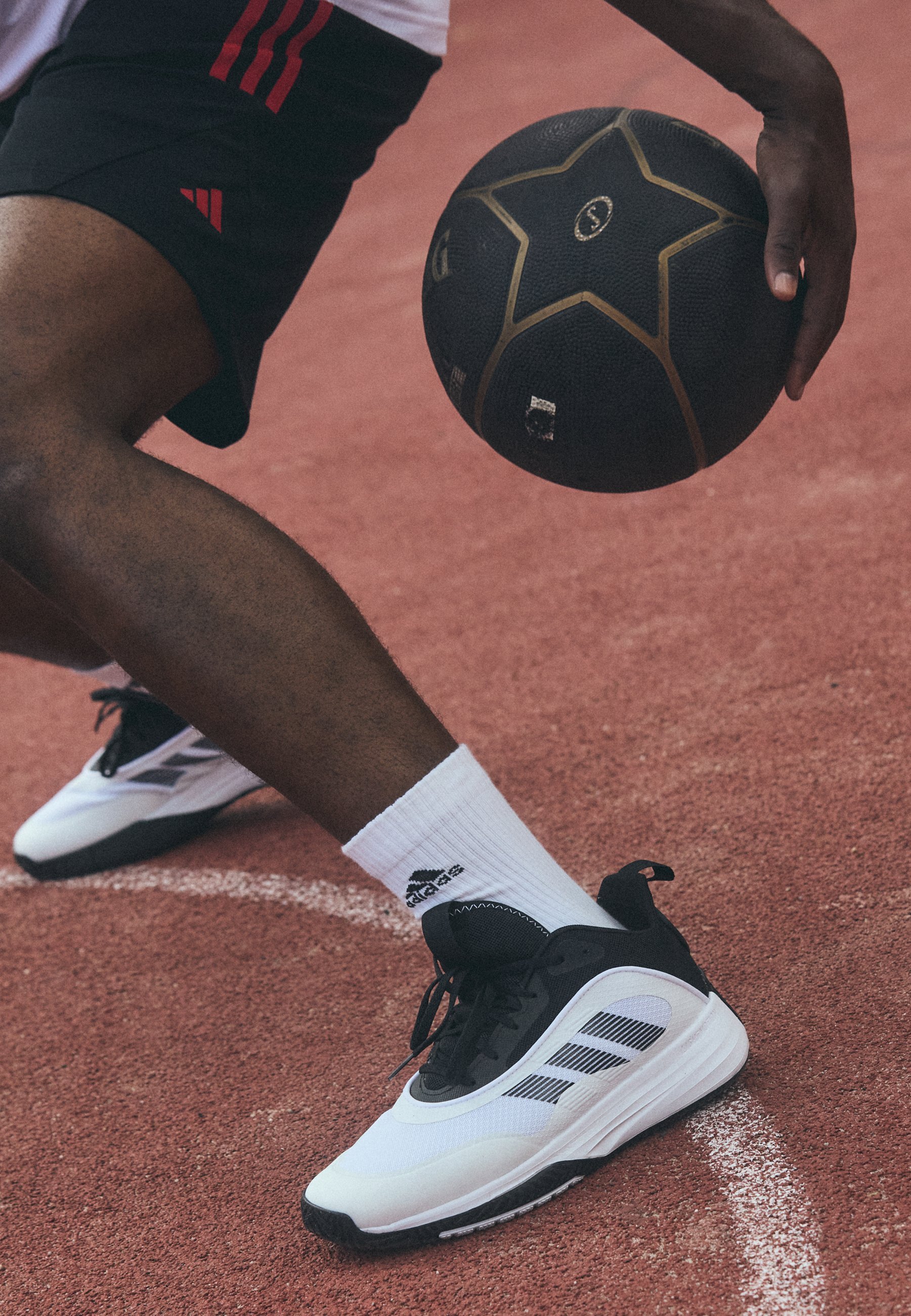 adidas Performance OWN THE GAME 3 - Basketbalschoenen - wit/core black