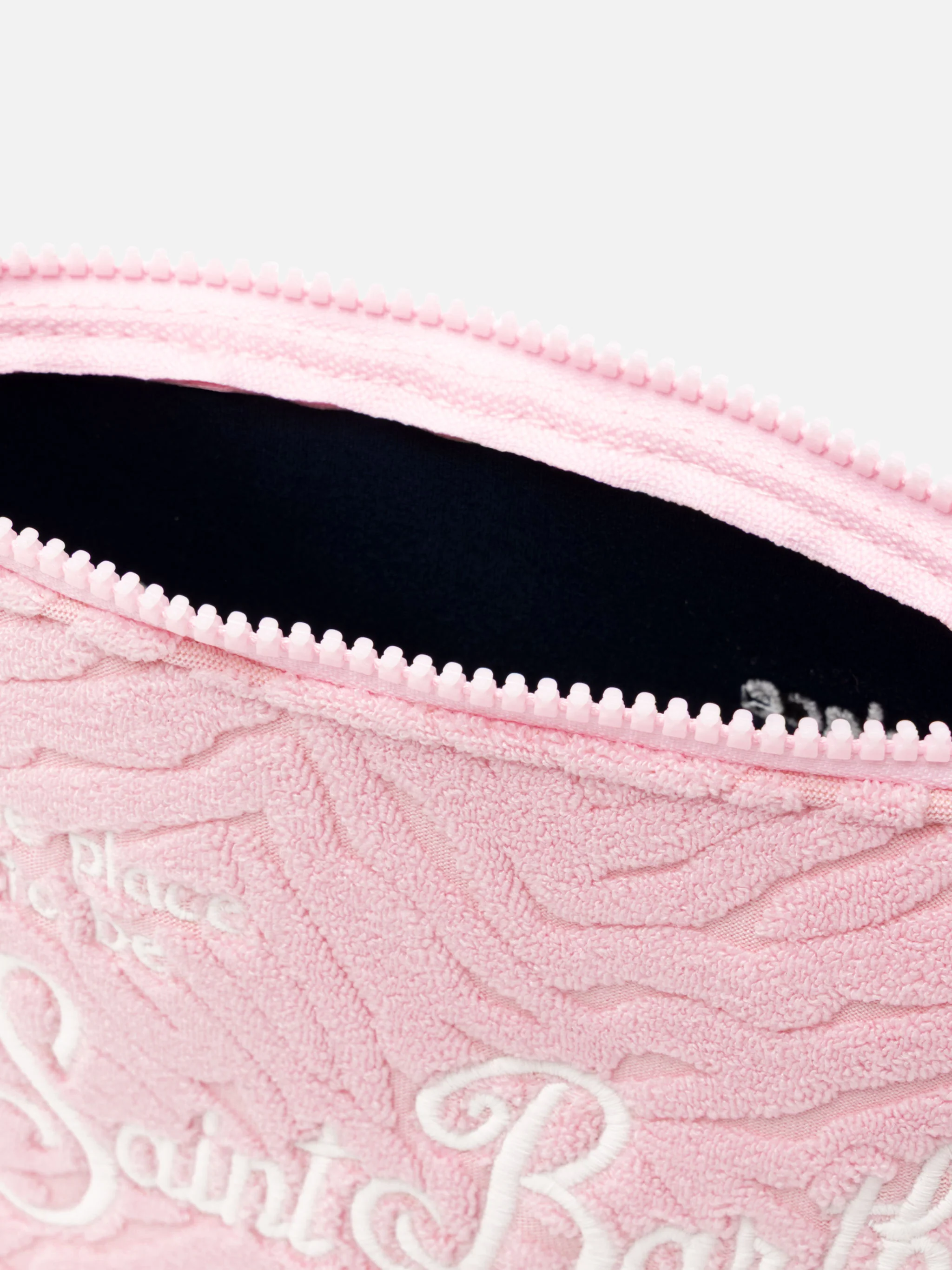 Aline clutch tas van roze spons met reliëf zebramotief