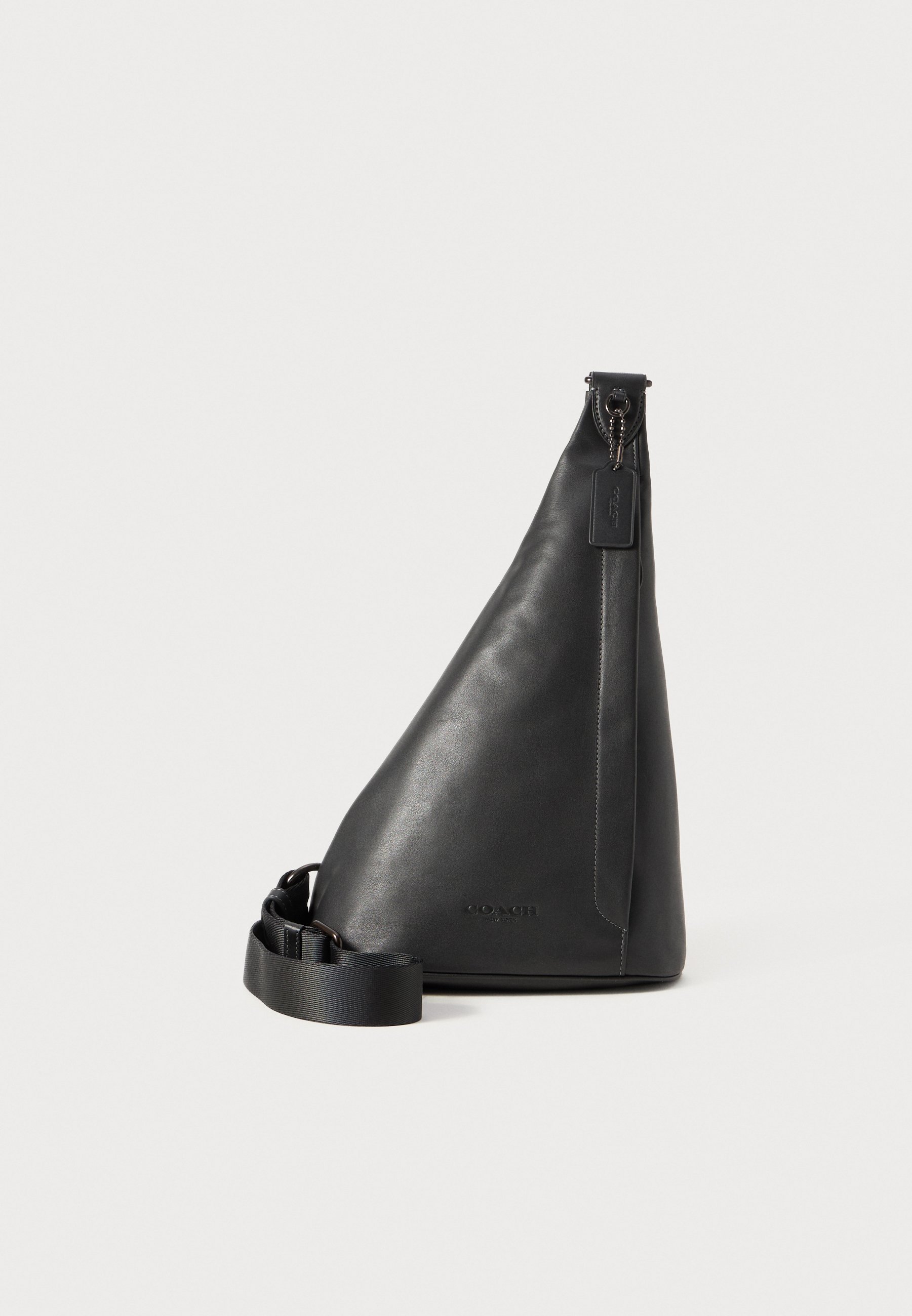 COACH TRIANGLE SLING BAG - Crossbodytas - zwart