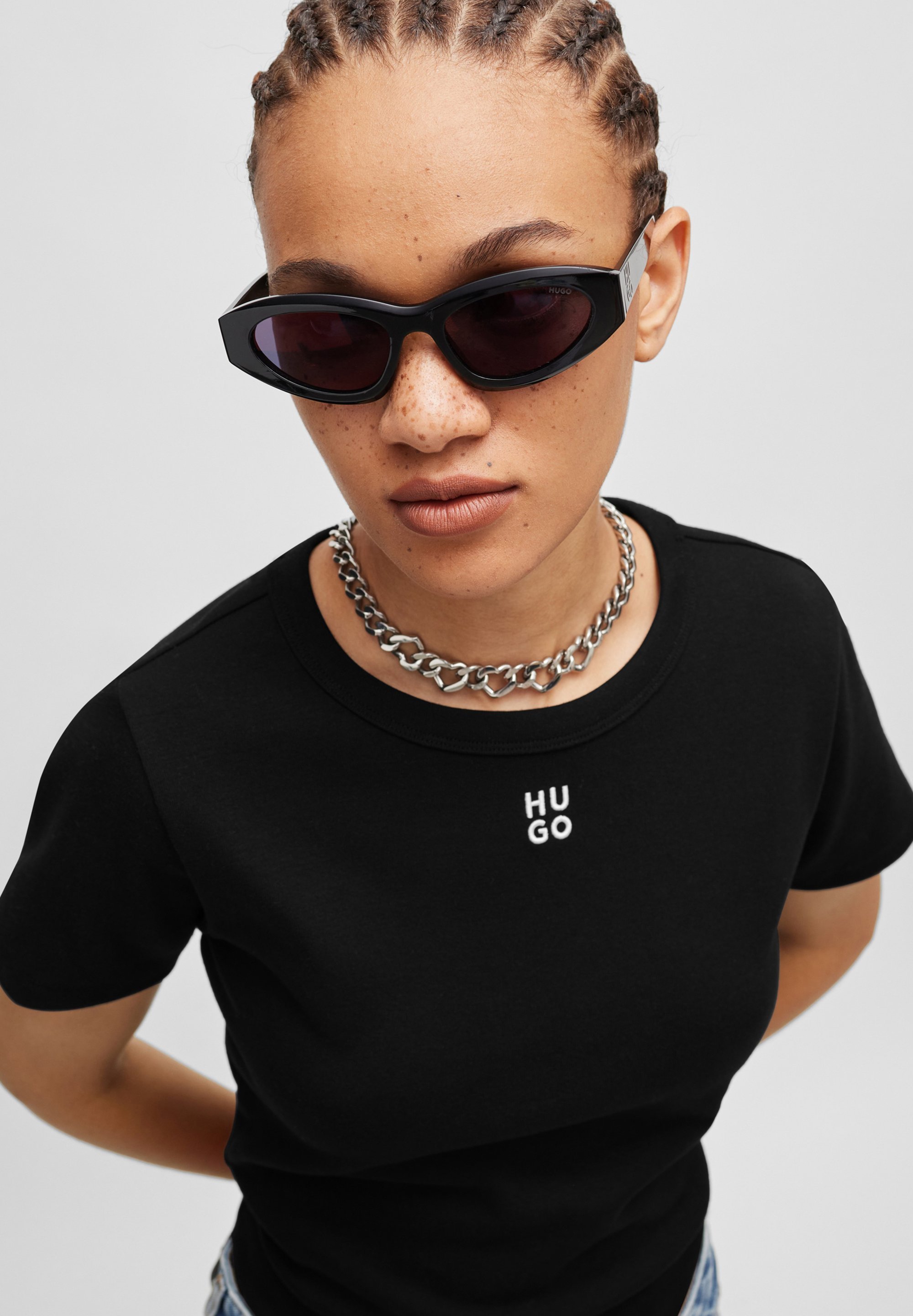 HUGO DELORIS - Basic T-shirt - zwart
