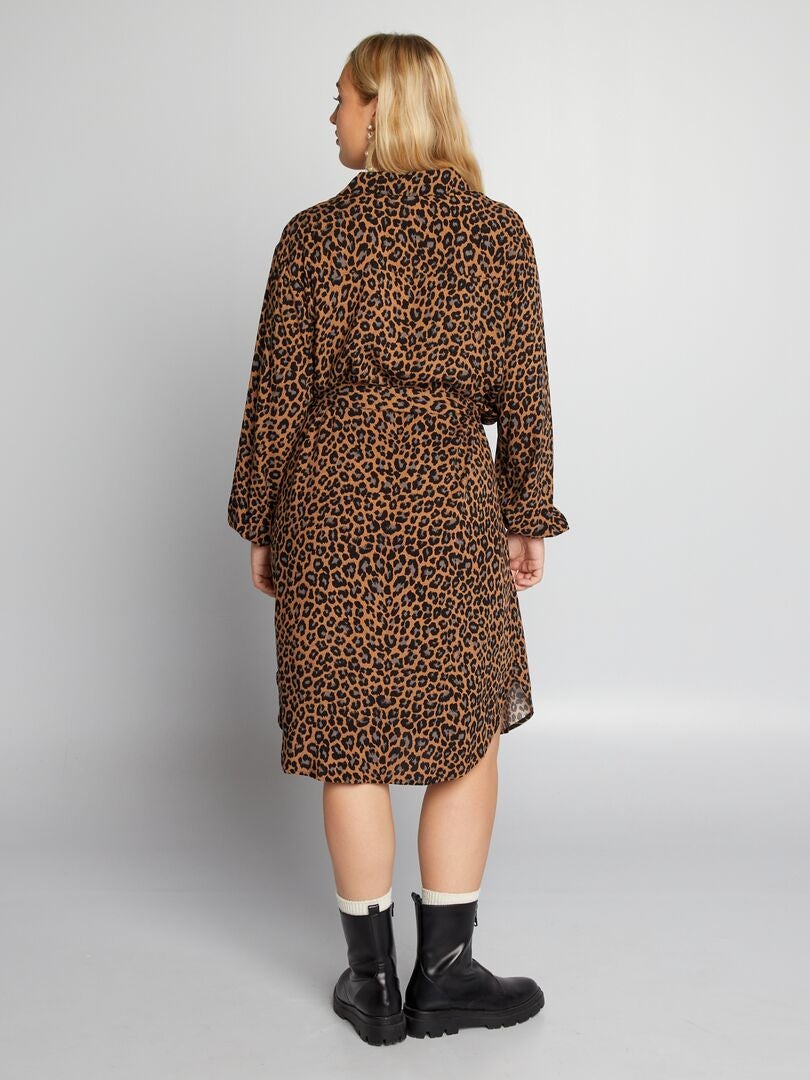 Vestido camisa com estampa de leopardo 'Only Carmakoma' - MARROM