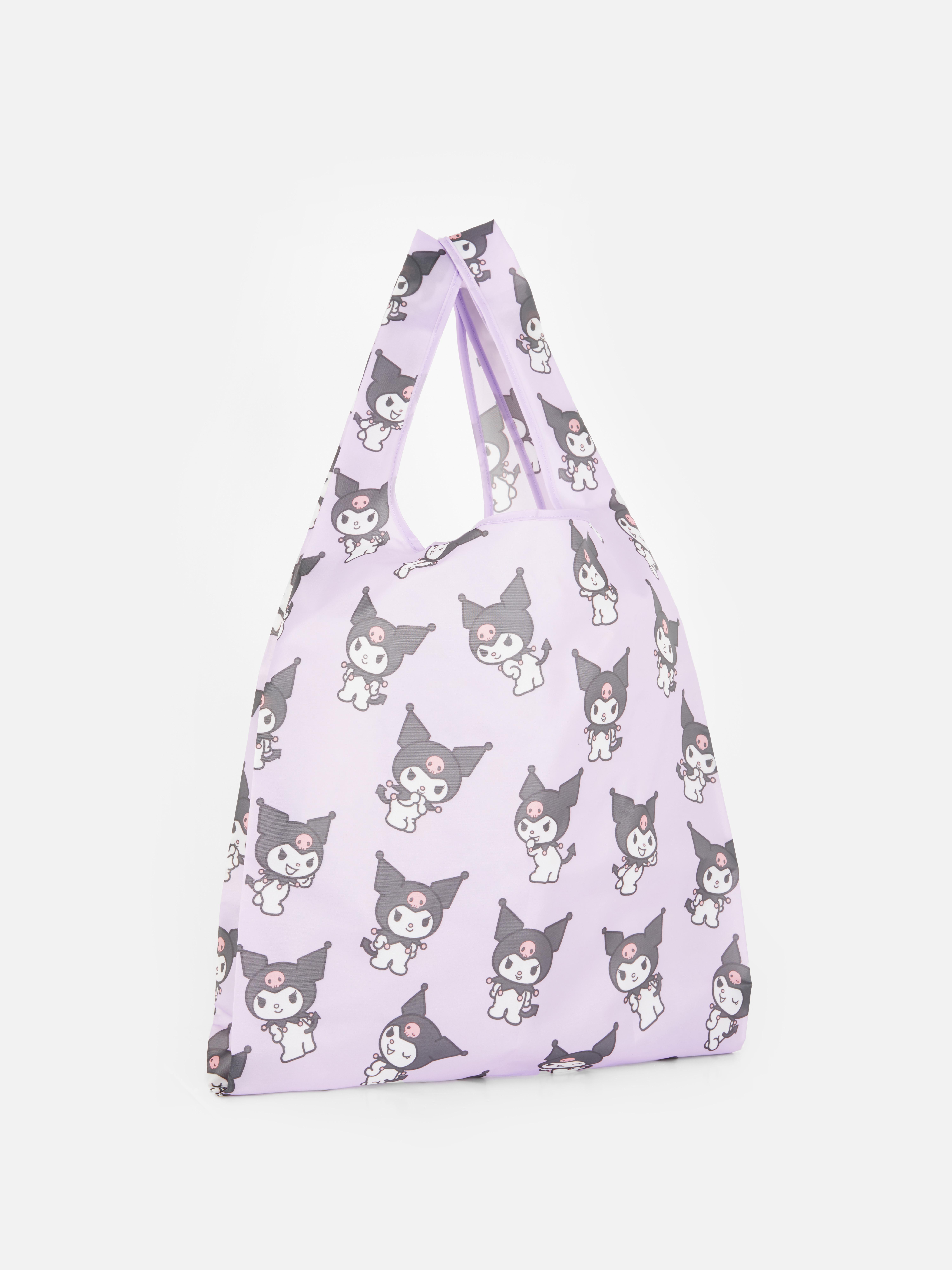 Geantă reutilizabilă Hello Kitty Kuromi, concepută cu mânere și un imprimeu integral cu Hello Kitty Kuromi.
