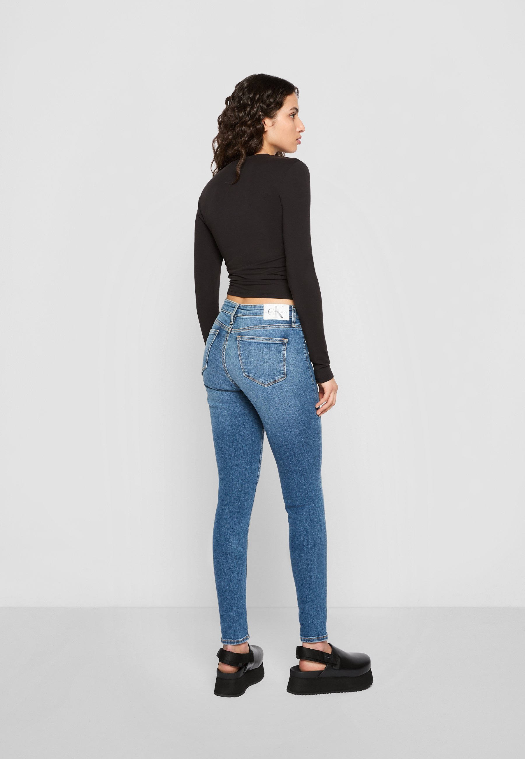 Calvin Klein Jeans MID RISE - Jeans Skinny Fit - denim scuro