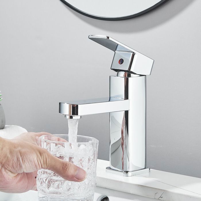Rubinetto miscelatore cromato per lavabo da bagno con maniglia quadrata, miscelatore per acqua calda e fredda con leva singola