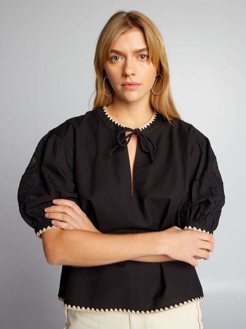 Blouse met borduurwerk - zwart