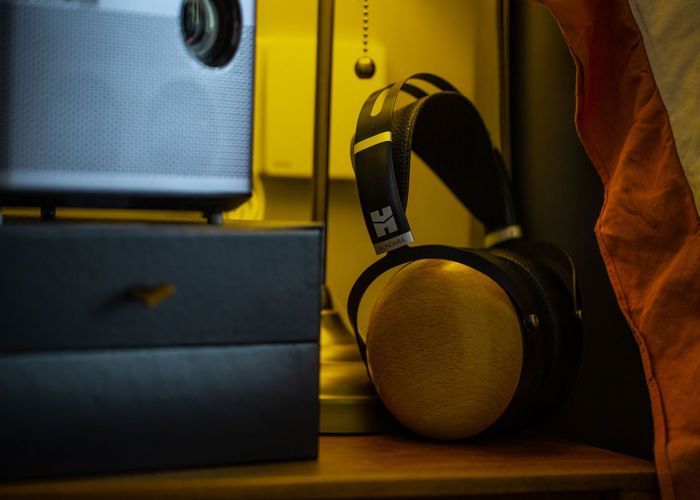HiFiMAN Sundara Closed-Back Headphones - Nano Diaphragm - Stealth Magnets - Light Wood - Circumaural