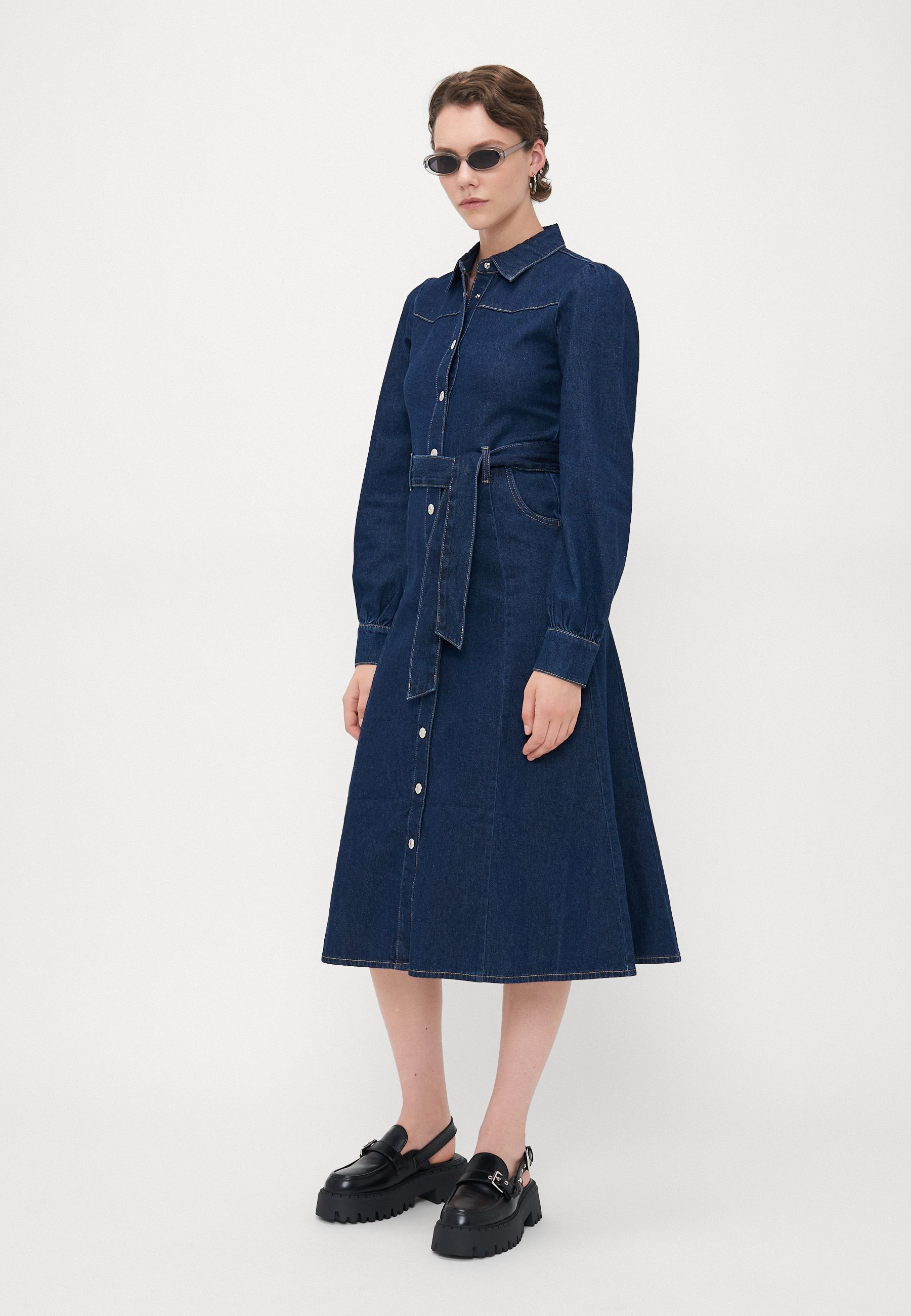 ONLY Tall ONLKETTY LANGE JURK MET RIEM - Denim jurk - donkerblauwe denim