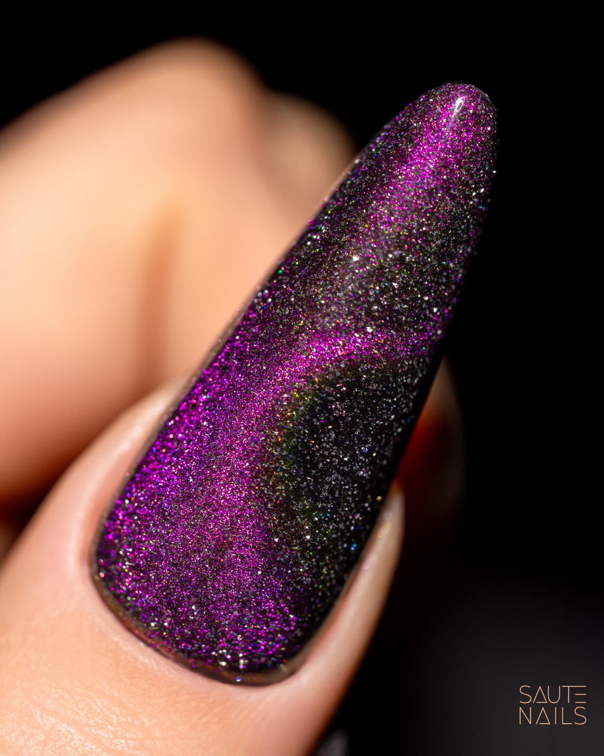 Saute Nails Katzenaugen-Effekt