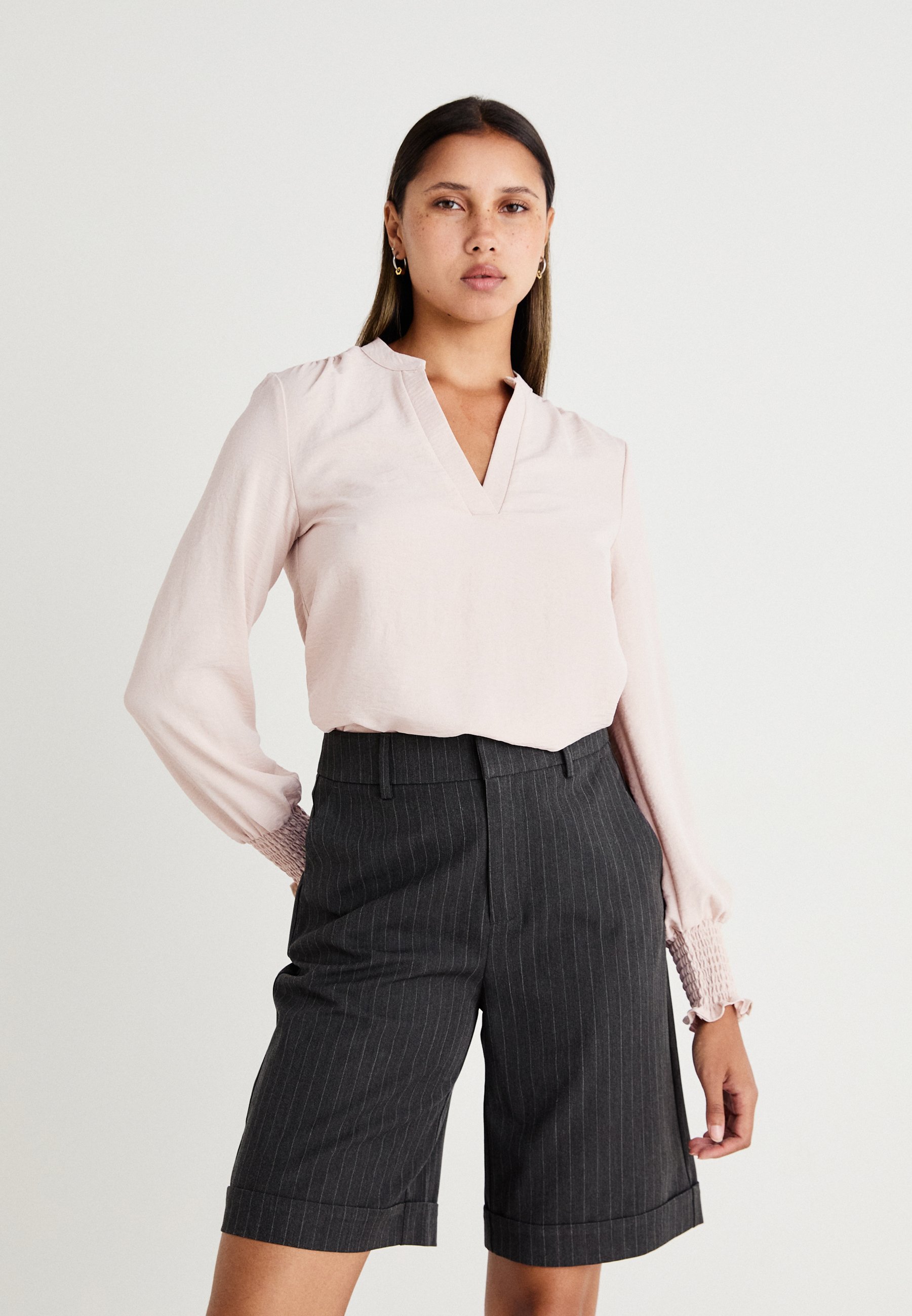 SOLO SU LMETTE CAMICIA CON SCOLLO A V - Top - grigio mattina
