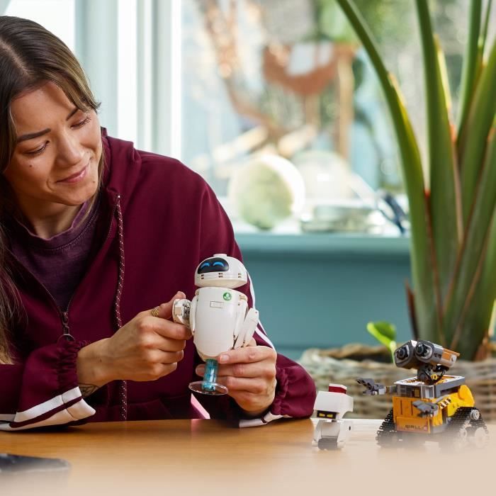 LEGO | Disney et Pixar 43279 WALL-E et EVE - Set de Construction DIY pour Adulte - Cadeau