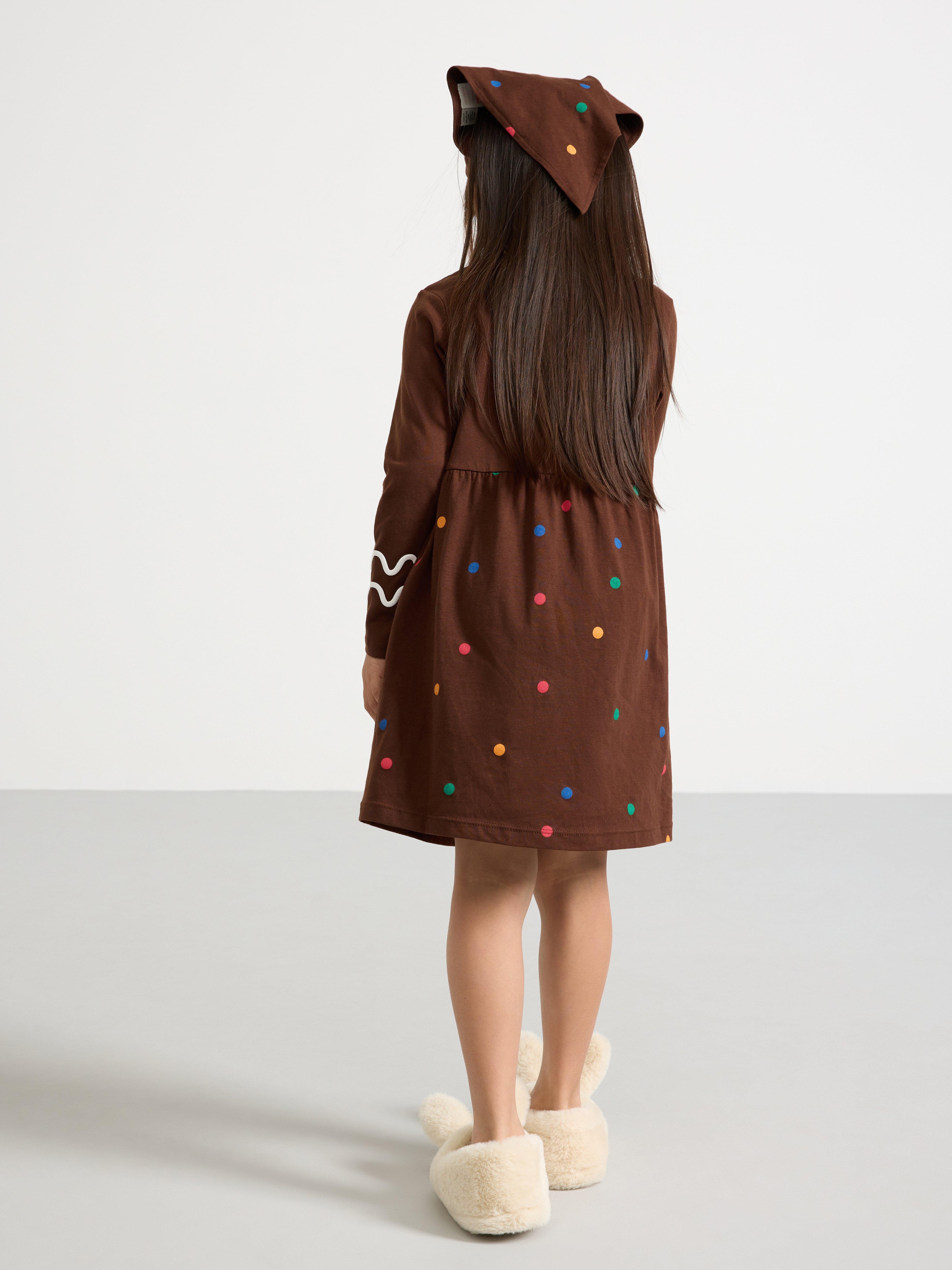 Vestido y chal navideños, color marrón oscuro.